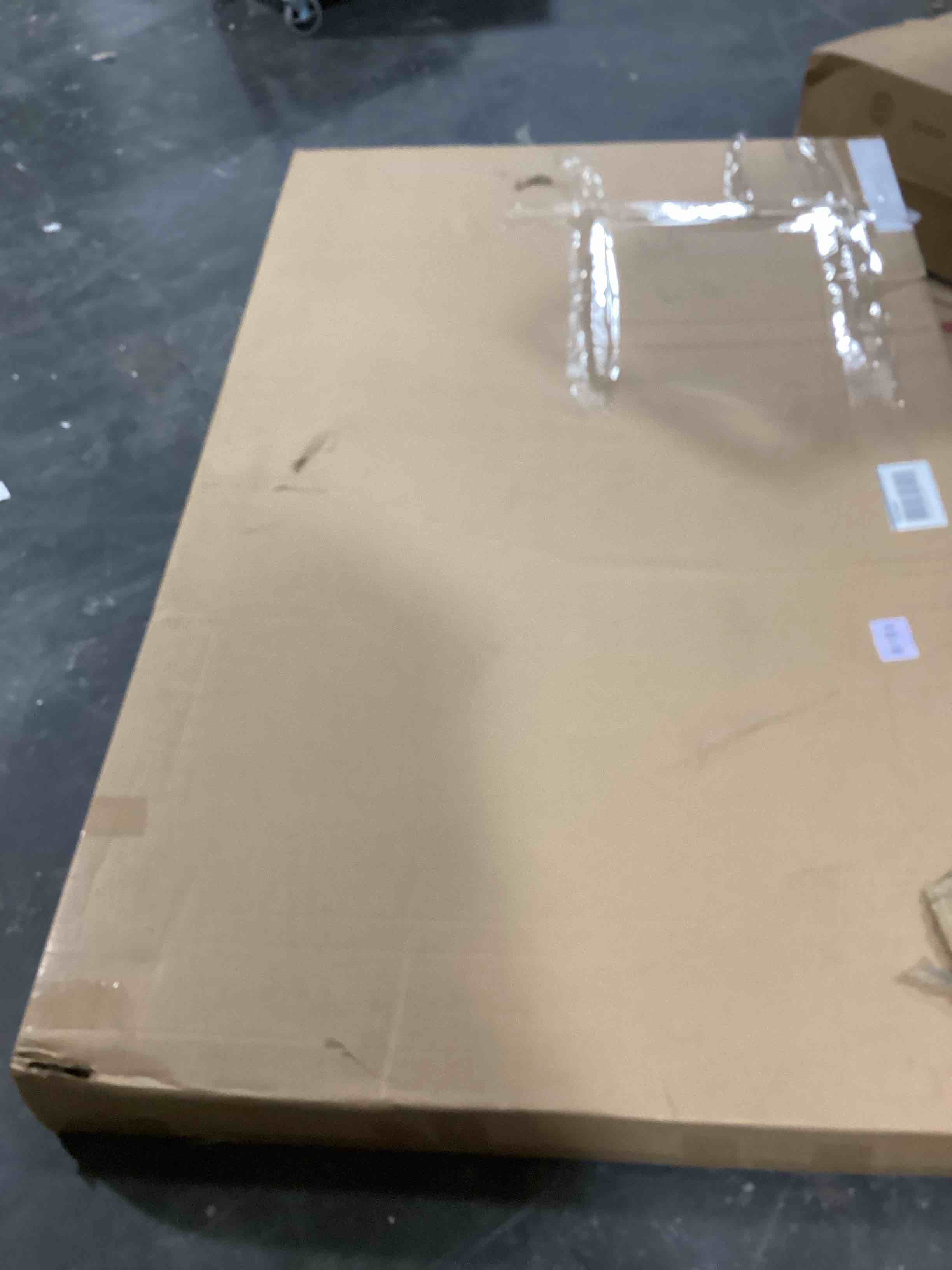 https://s3.amazonaws.com/lotting-images-prod/bidfta/RED6073316_1714504325762.jpeg