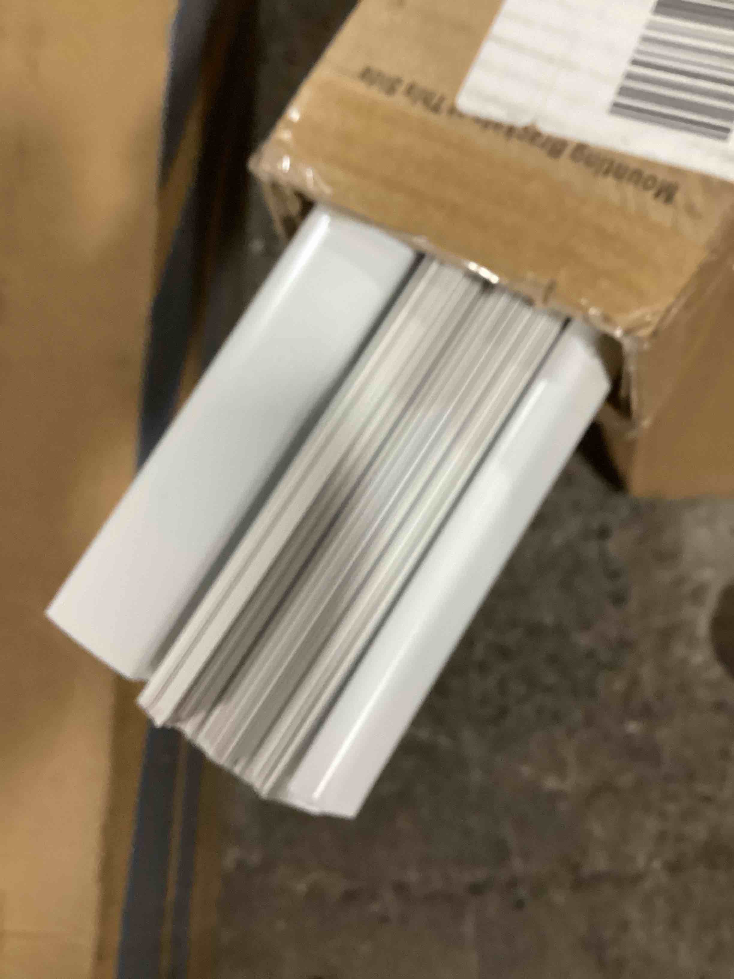 https://s3.amazonaws.com/lotting-images-prod/bidfta/RED6073356_1714570970191.jpeg