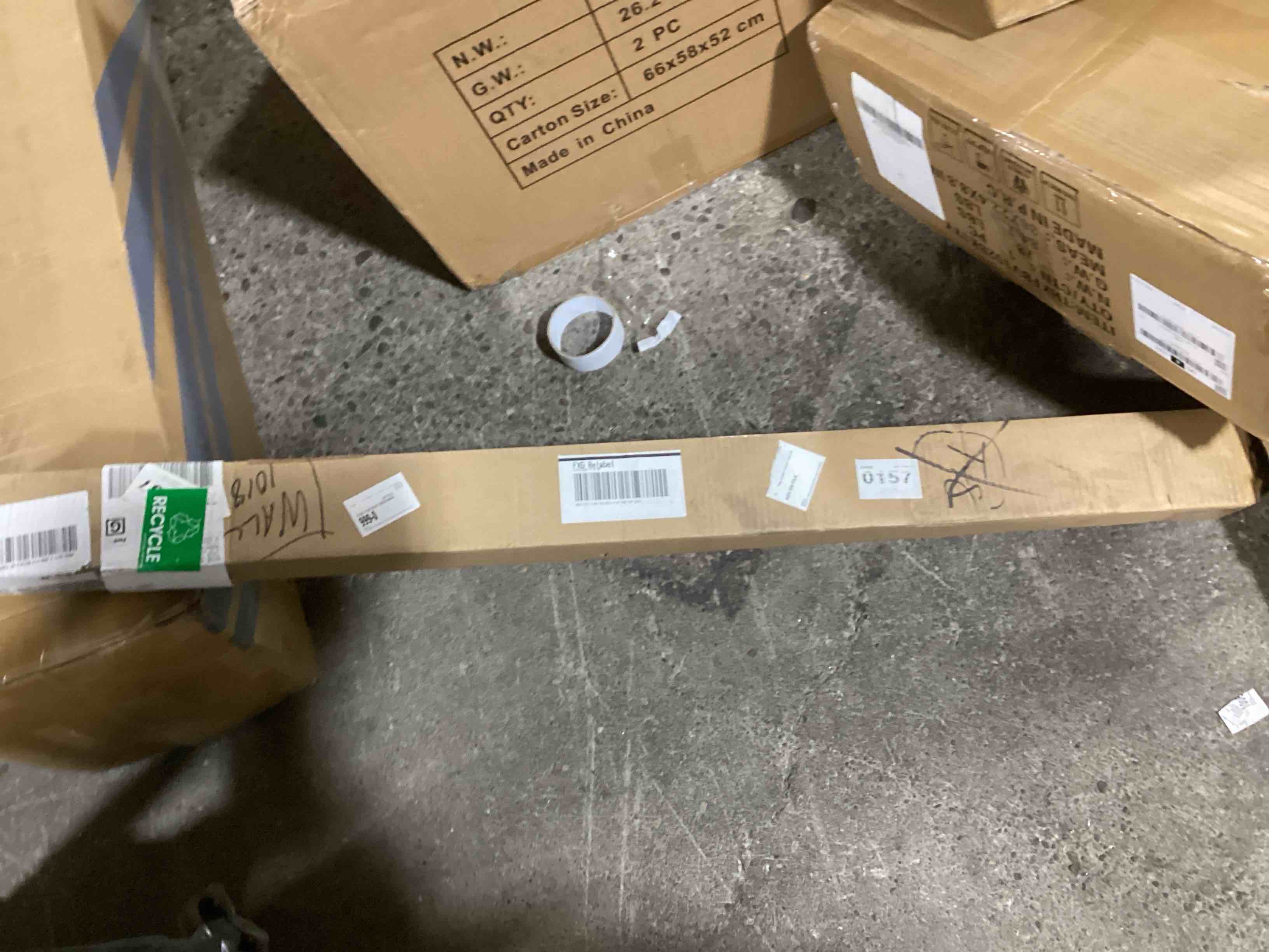 https://s3.amazonaws.com/lotting-images-prod/bidfta/RED6073356_1714571035845.jpeg