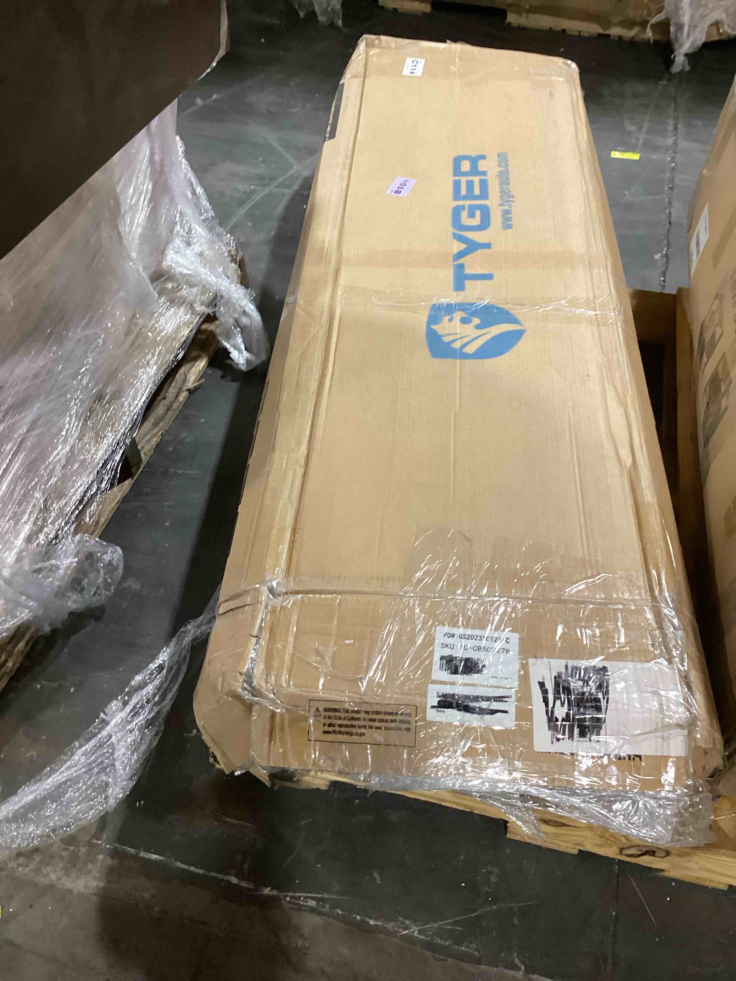 https://s3.amazonaws.com/lotting-images-prod/bidfta/RED6073415_1714654995212.jpeg