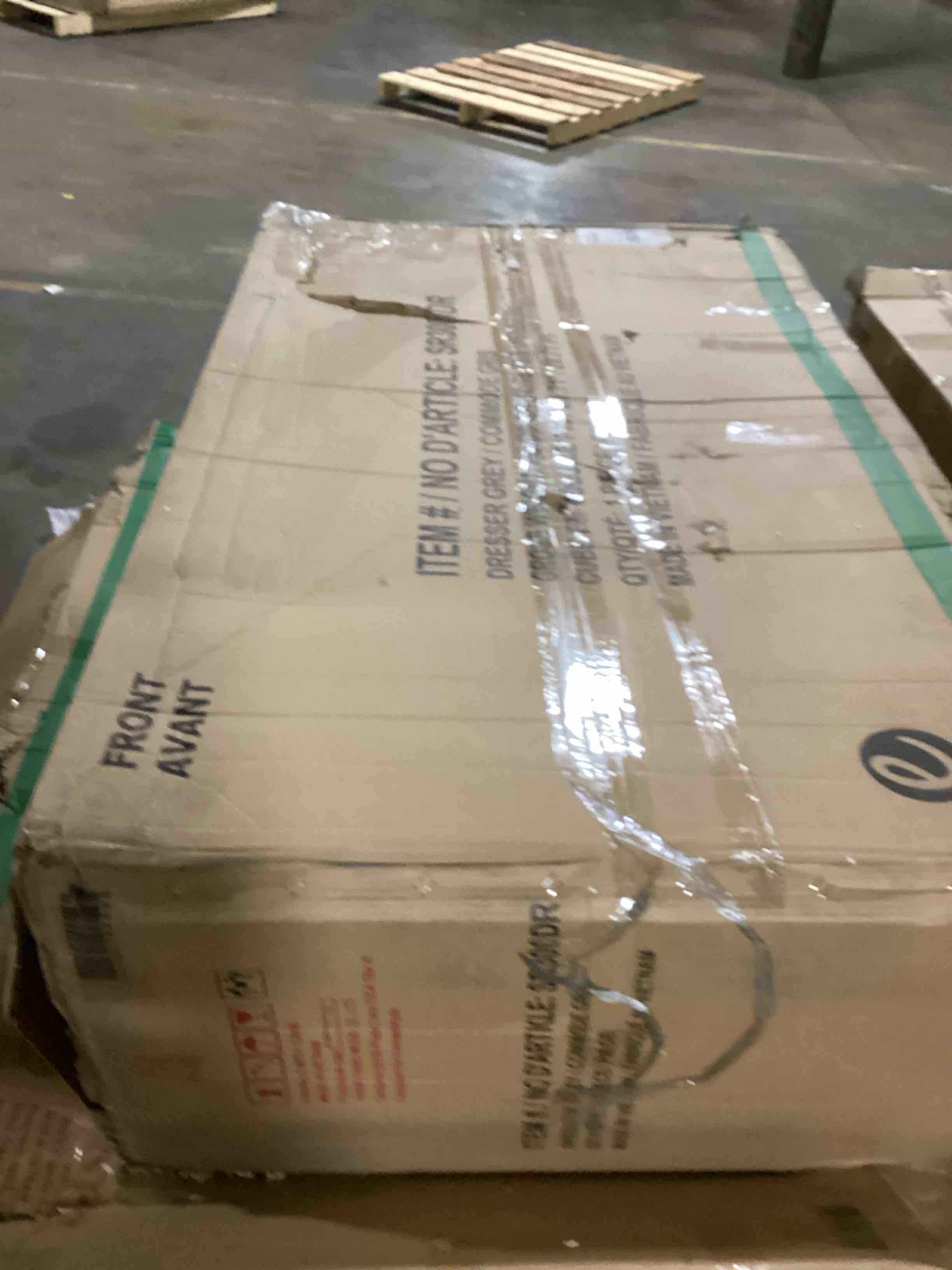 https://s3.amazonaws.com/lotting-images-prod/bidfta/RED6073797_1715023145928.jpeg