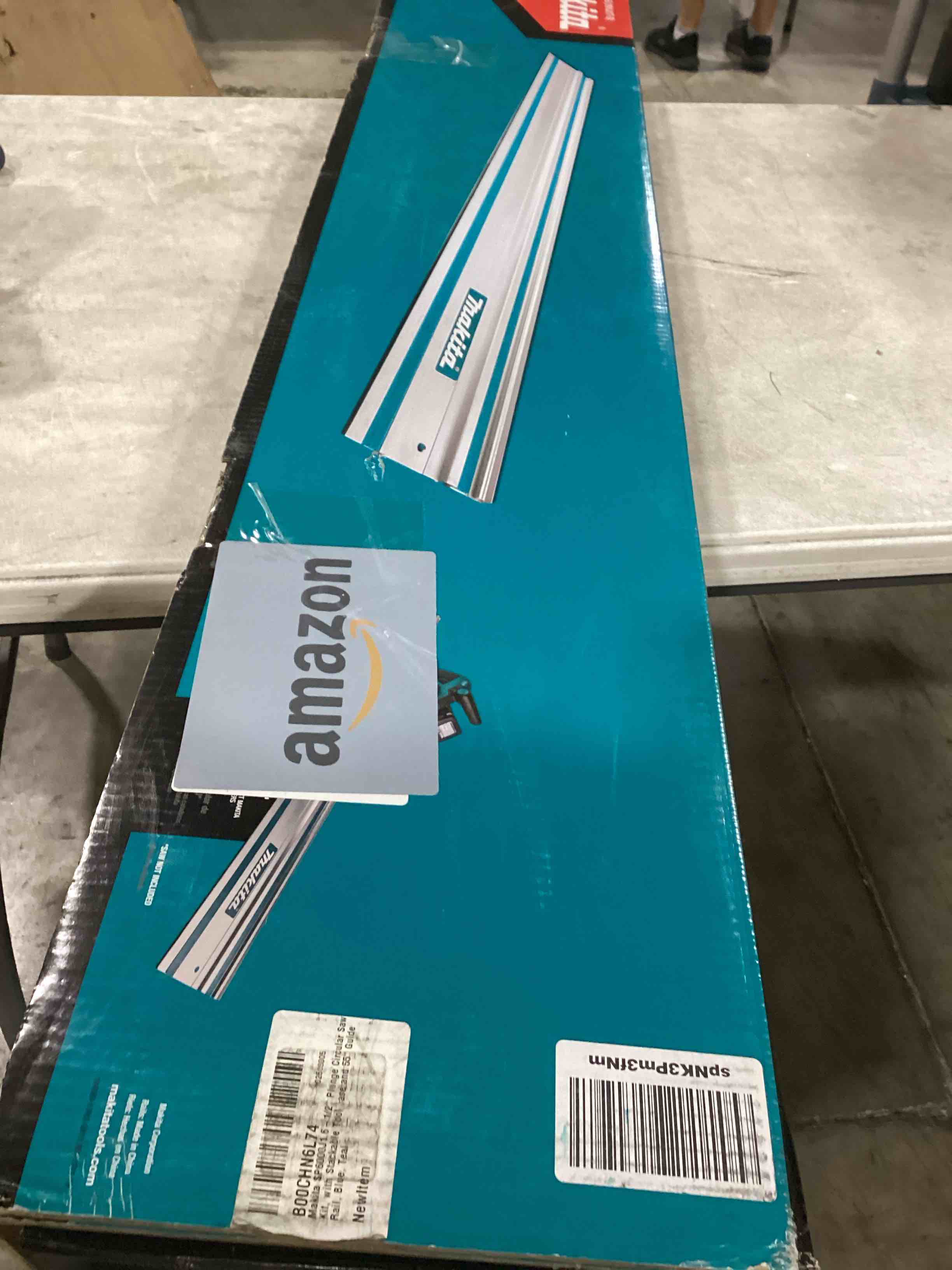https://s3.amazonaws.com/lotting-images-prod/bidfta/RED6074725_1716982881294.jpeg
