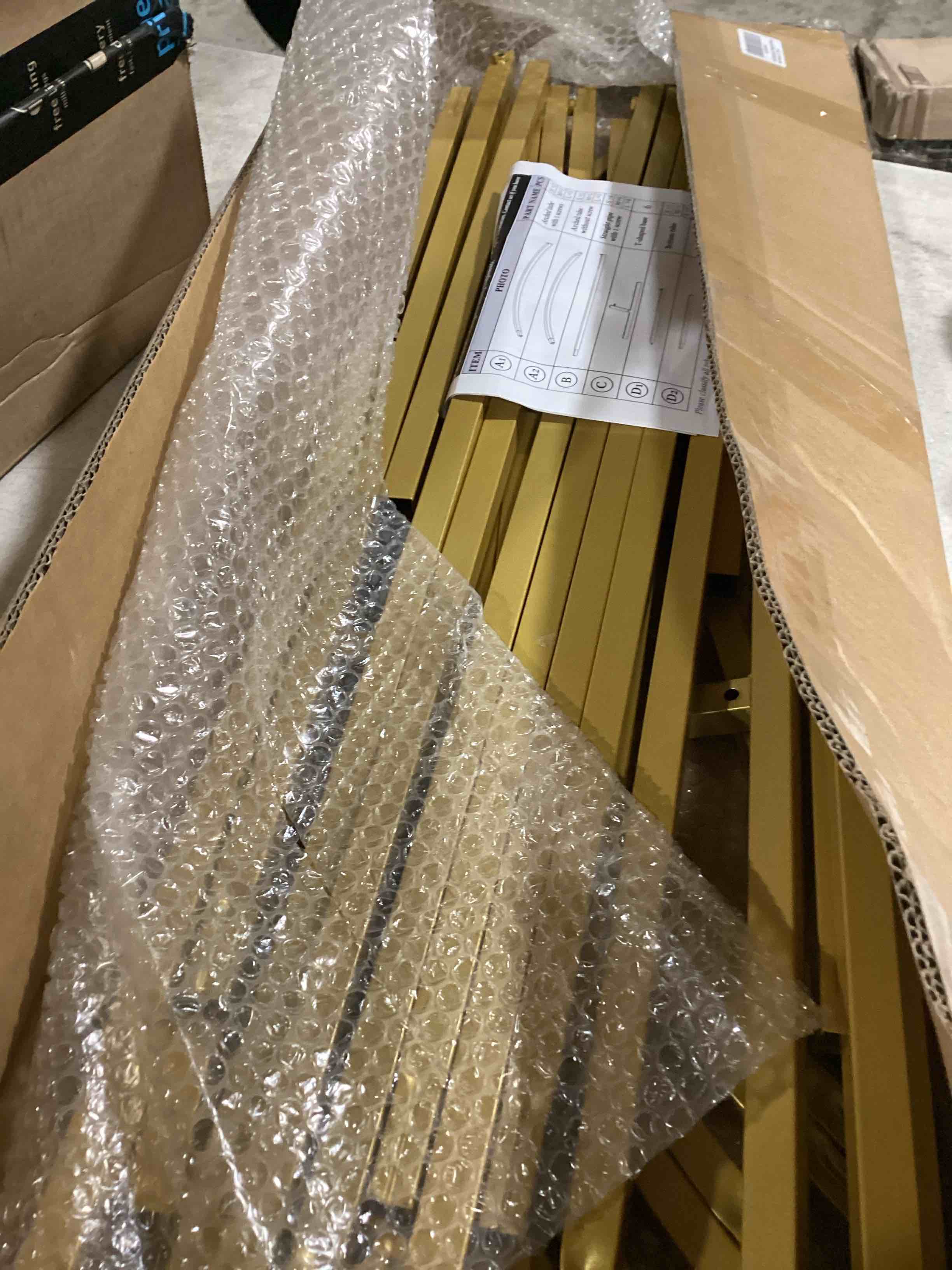 https://s3.amazonaws.com/lotting-images-prod/bidfta/RED6074894_1717004068126.jpeg