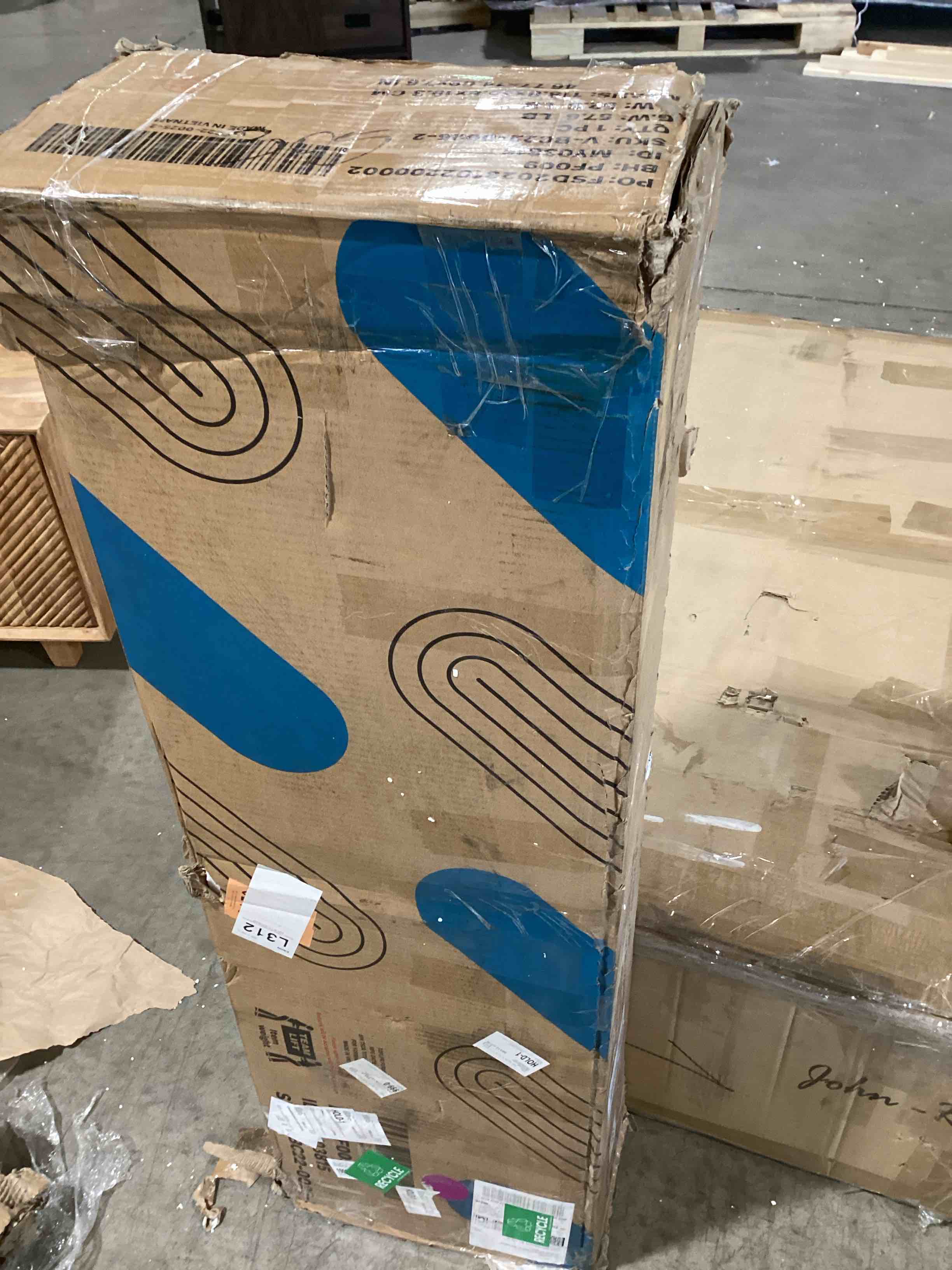 https://s3.amazonaws.com/lotting-images-prod/bidfta/RED6074965_1717084500994.jpeg