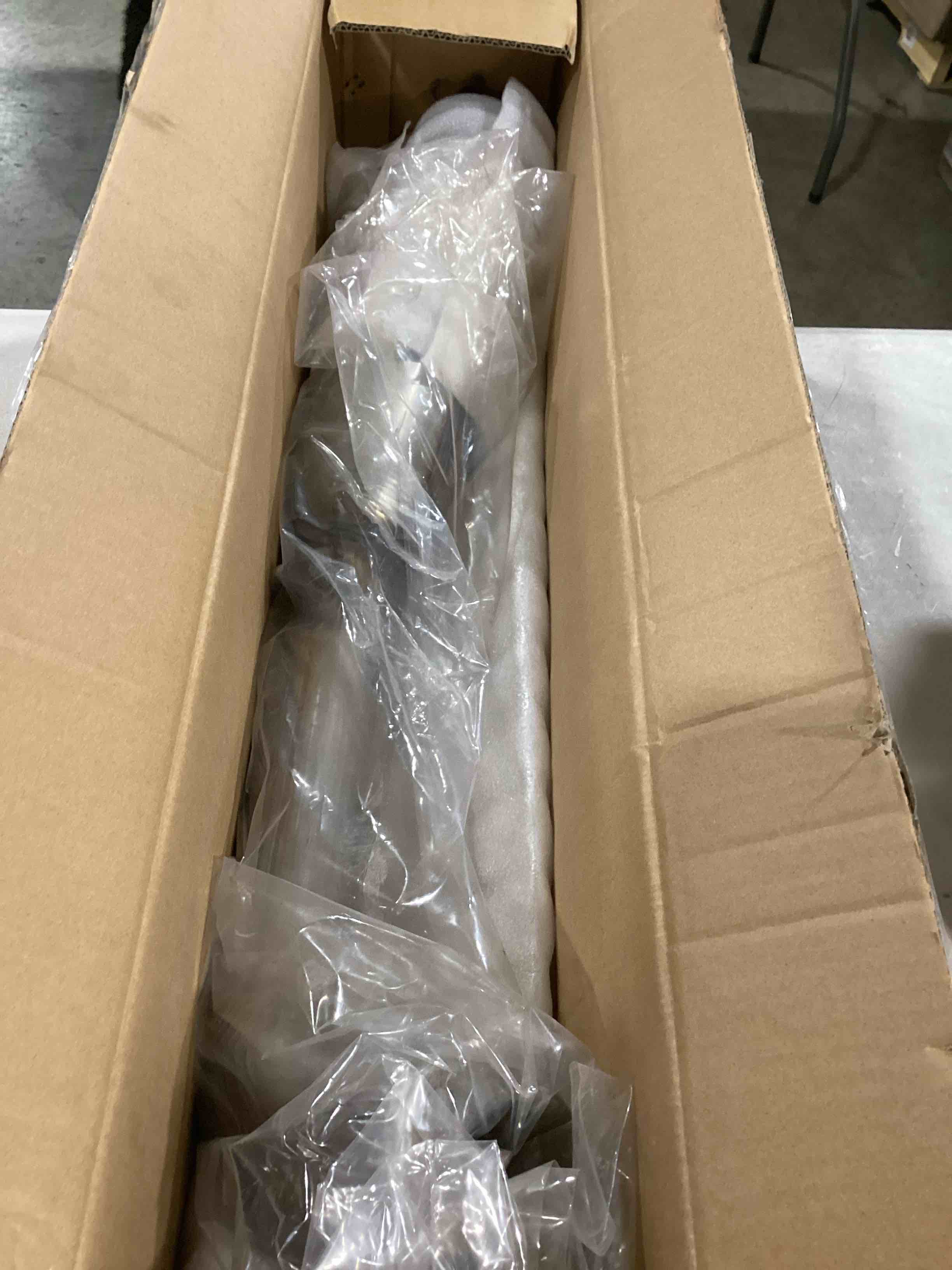 https://s3.amazonaws.com/lotting-images-prod/bidfta/RED6075251_1717434307541.jpeg