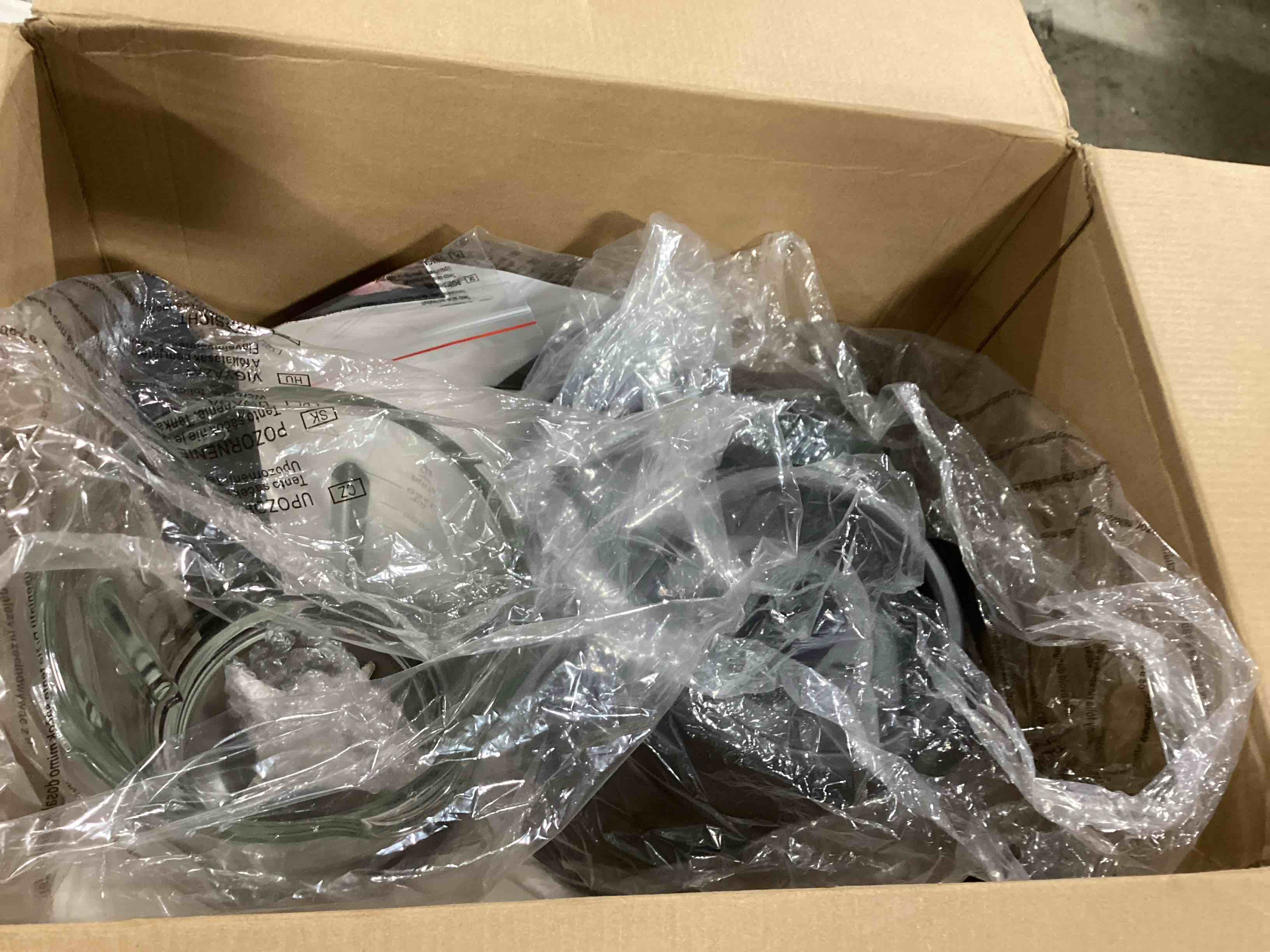 https://s3.amazonaws.com/lotting-images-prod/bidfta/RED6075390_1717507586093.jpeg