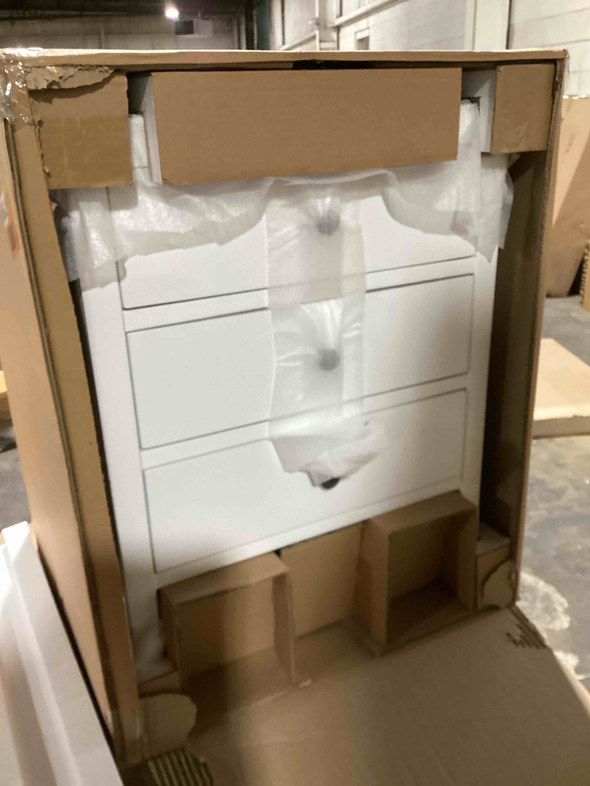 https://s3.amazonaws.com/lotting-images-prod/bidfta/RED6075603_1711639592169.jpeg