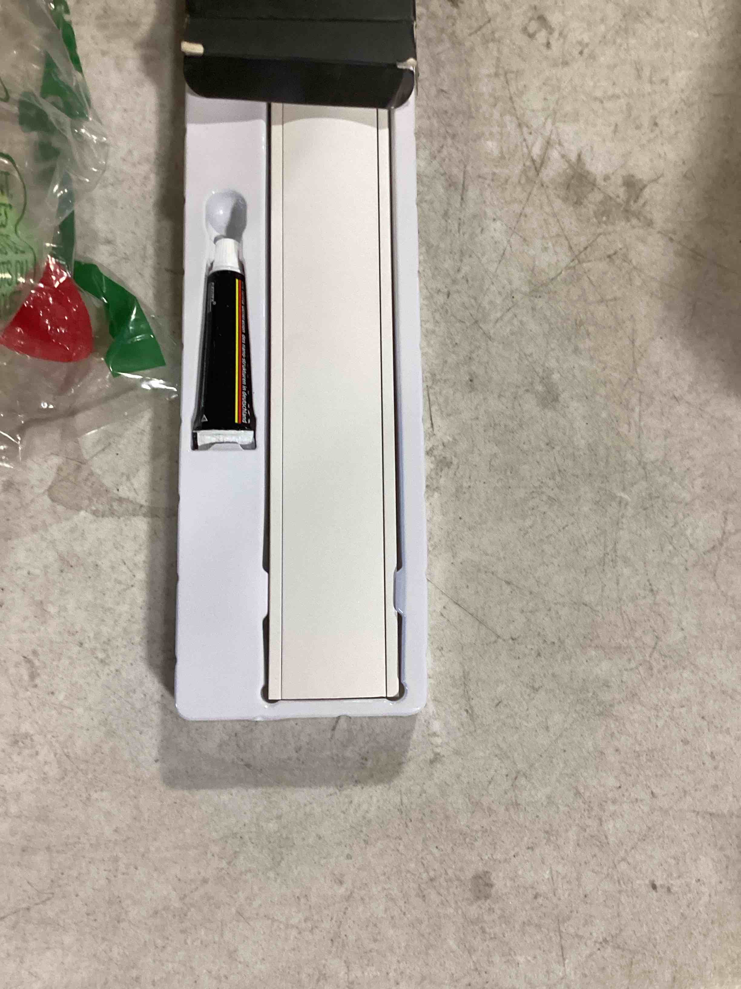 https://s3.amazonaws.com/lotting-images-prod/bidfta/RED6076007_1713206865945.jpeg