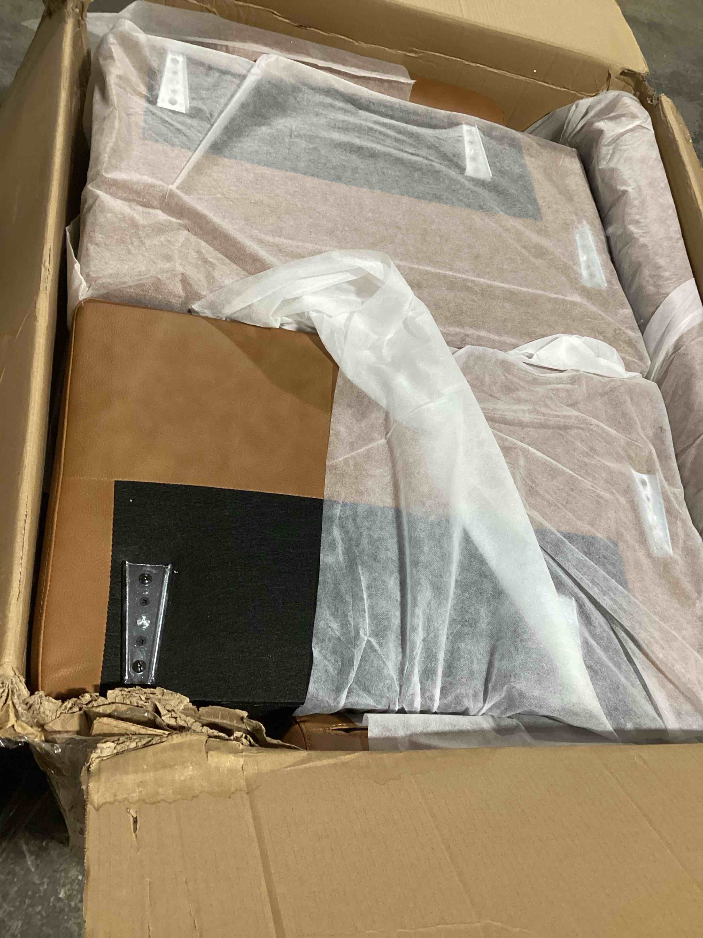 https://s3.amazonaws.com/lotting-images-prod/bidfta/RED6076565_1714065846495.jpeg