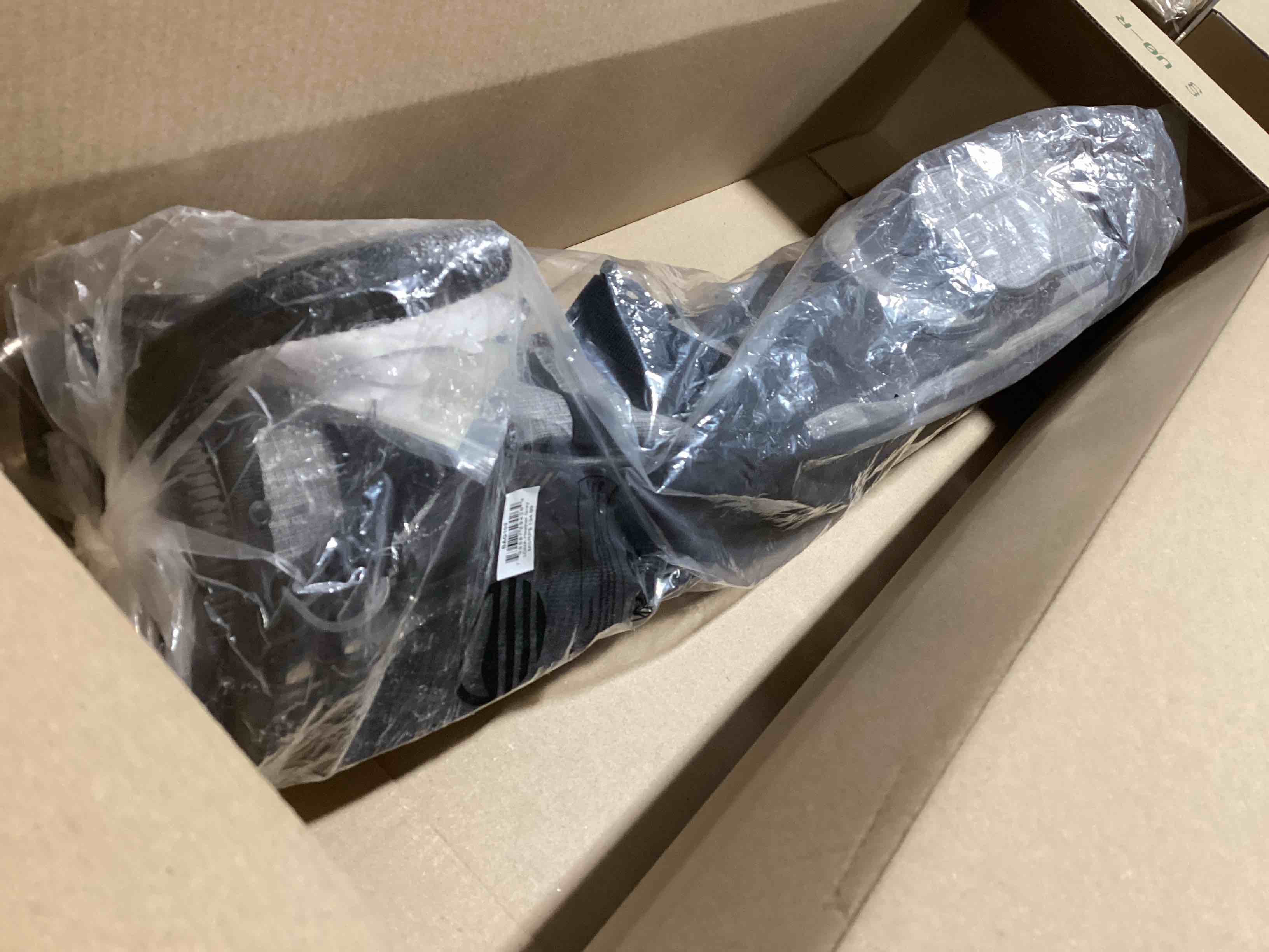 https://s3.amazonaws.com/lotting-images-prod/bidfta/RED6076692_1714152091108.jpeg
