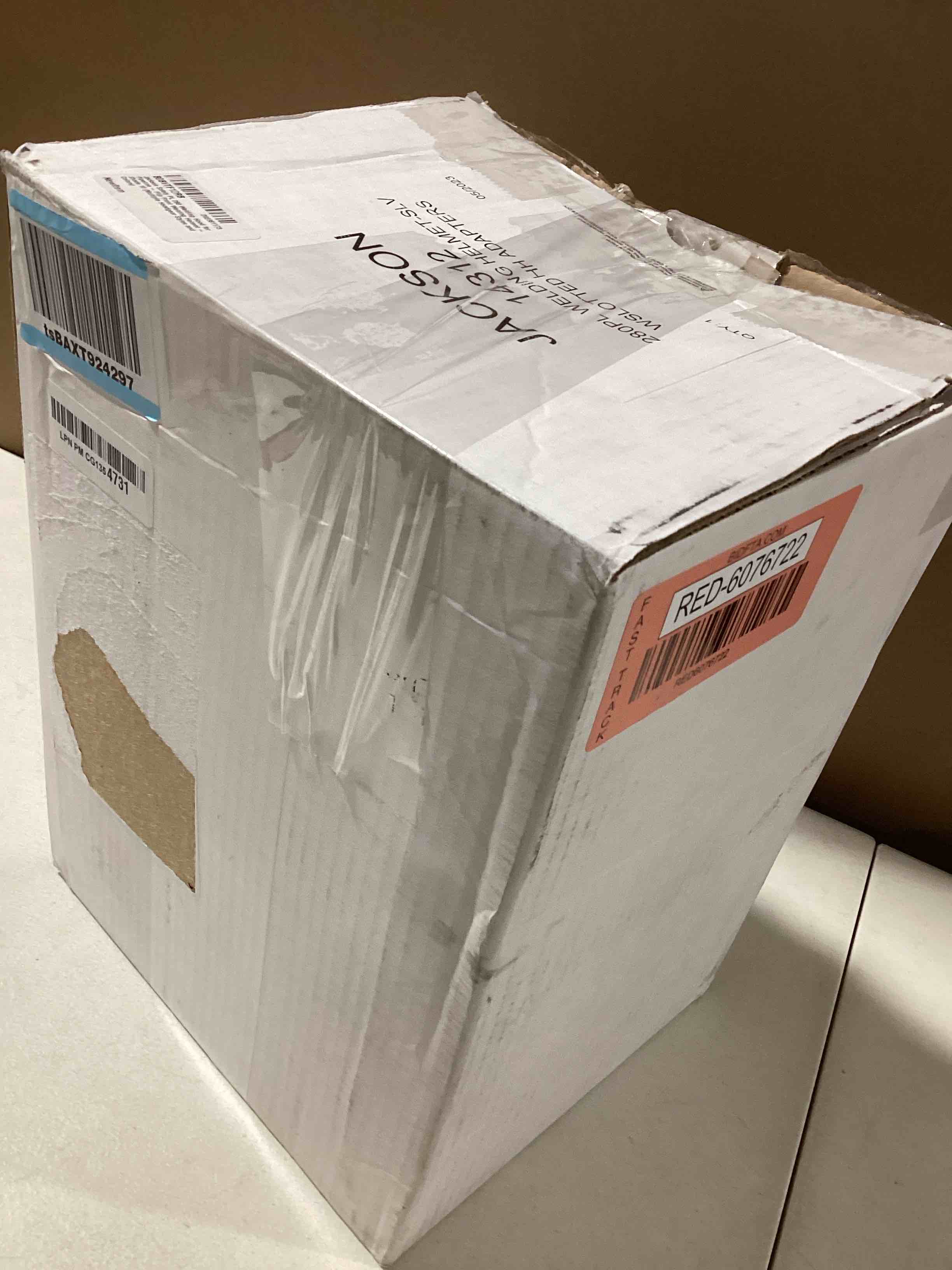 https://s3.amazonaws.com/lotting-images-prod/bidfta/RED6076722_1714158399377.jpeg