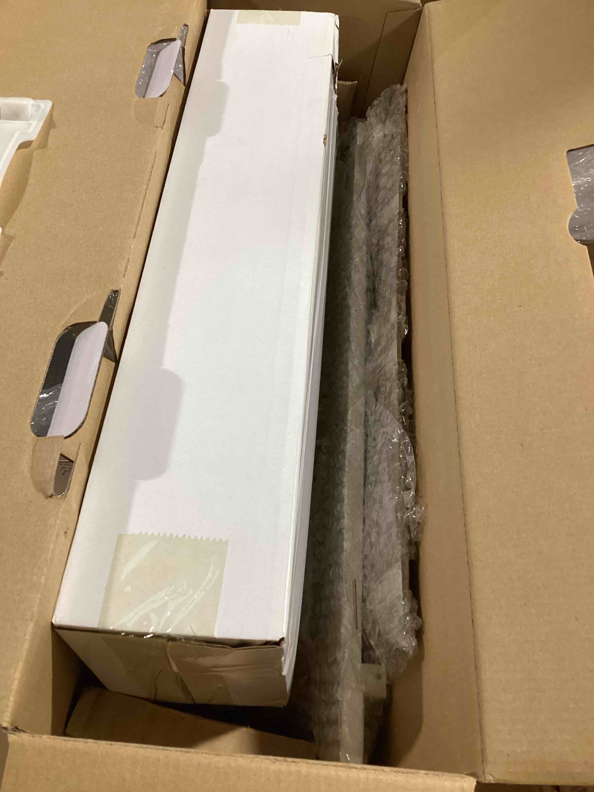 https://s3.amazonaws.com/lotting-images-prod/bidfta/RED6076799_1714404989079.jpeg