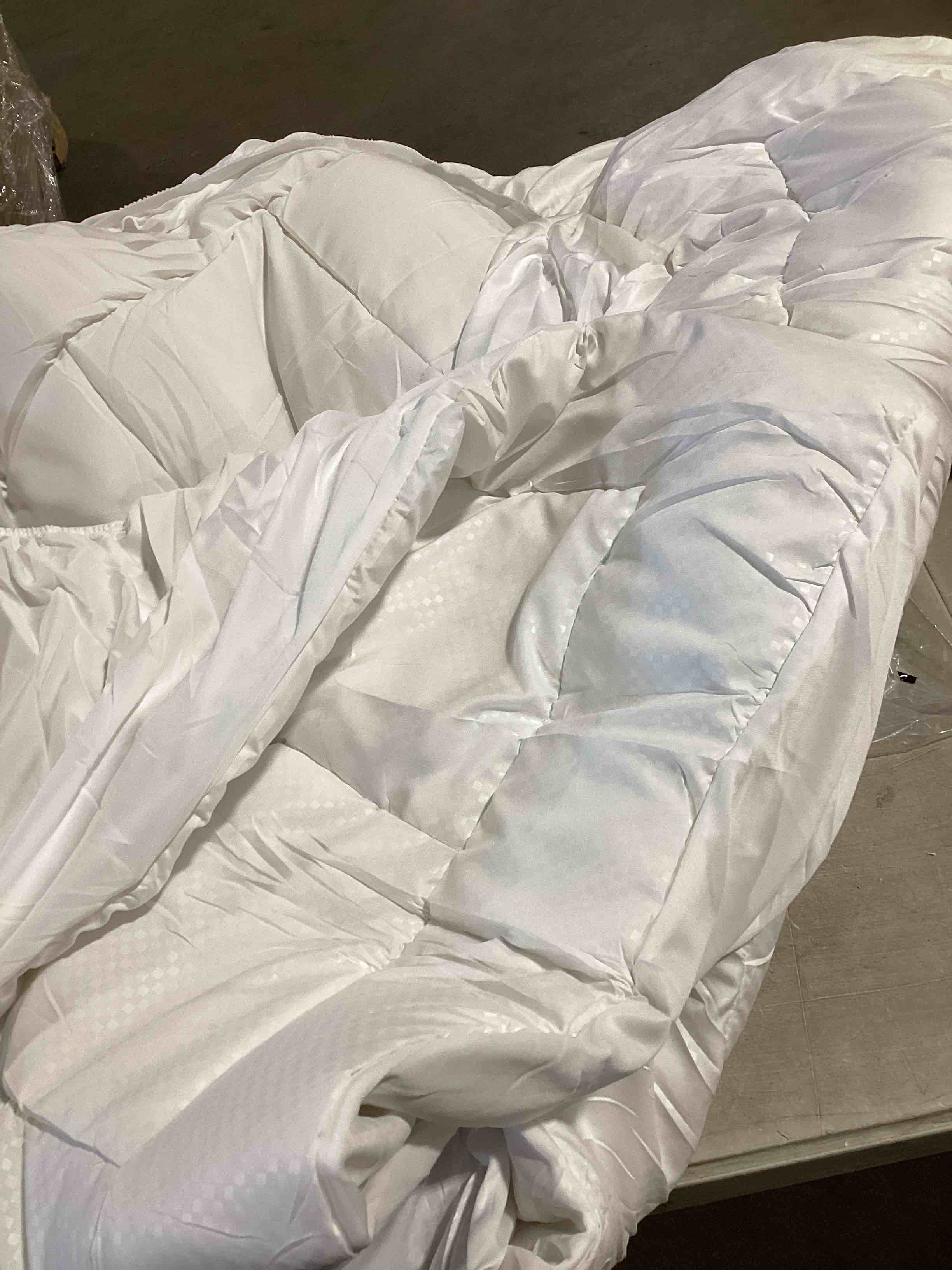 Mattress Protector Waterproof Twin Size Quilted Fitted, Mattress Pad Cover with Strethes up to 16" Depth (39"x 75")