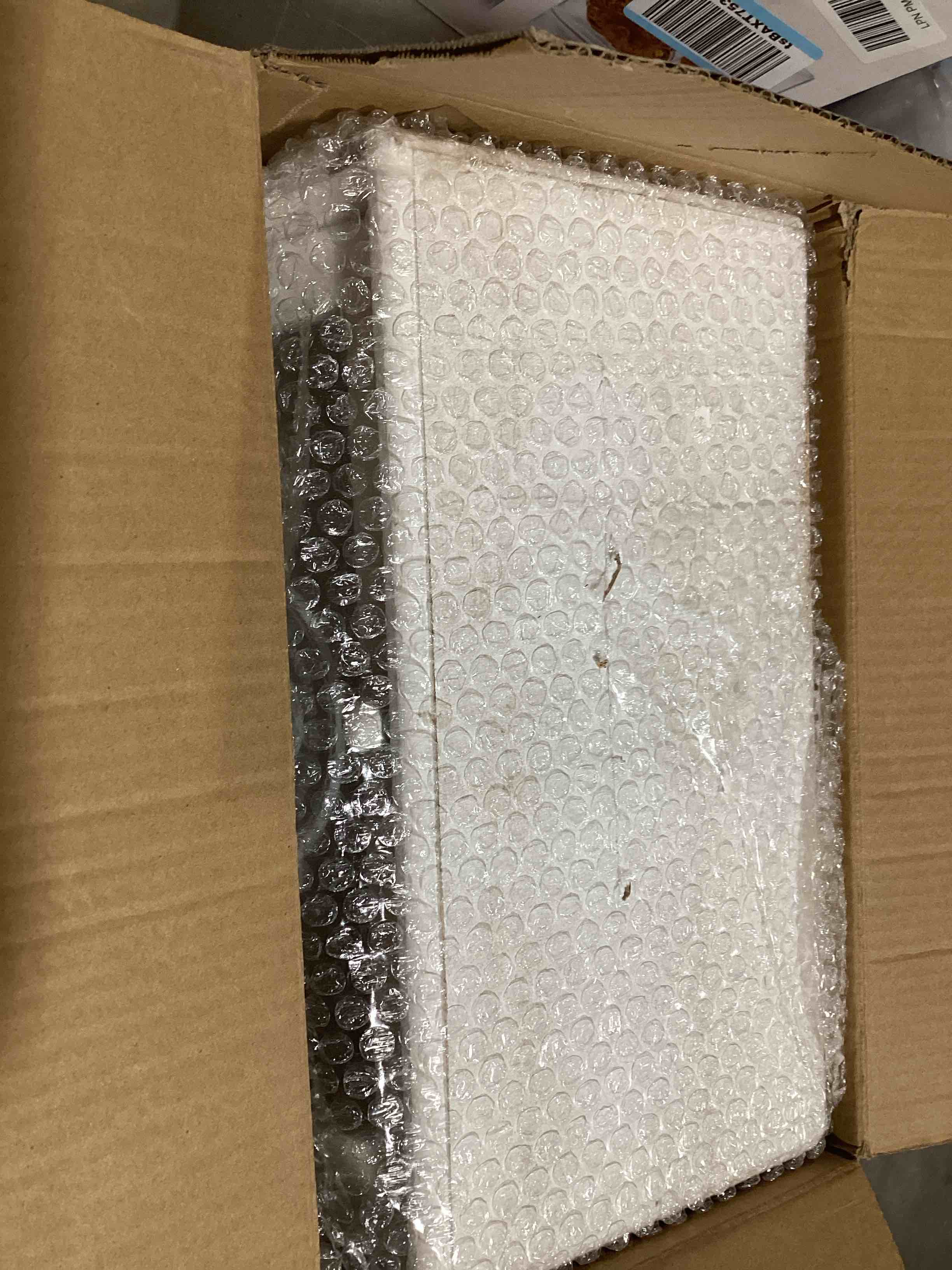 https://s3.amazonaws.com/lotting-images-prod/bidfta/RED6077673_1711986146736.jpeg