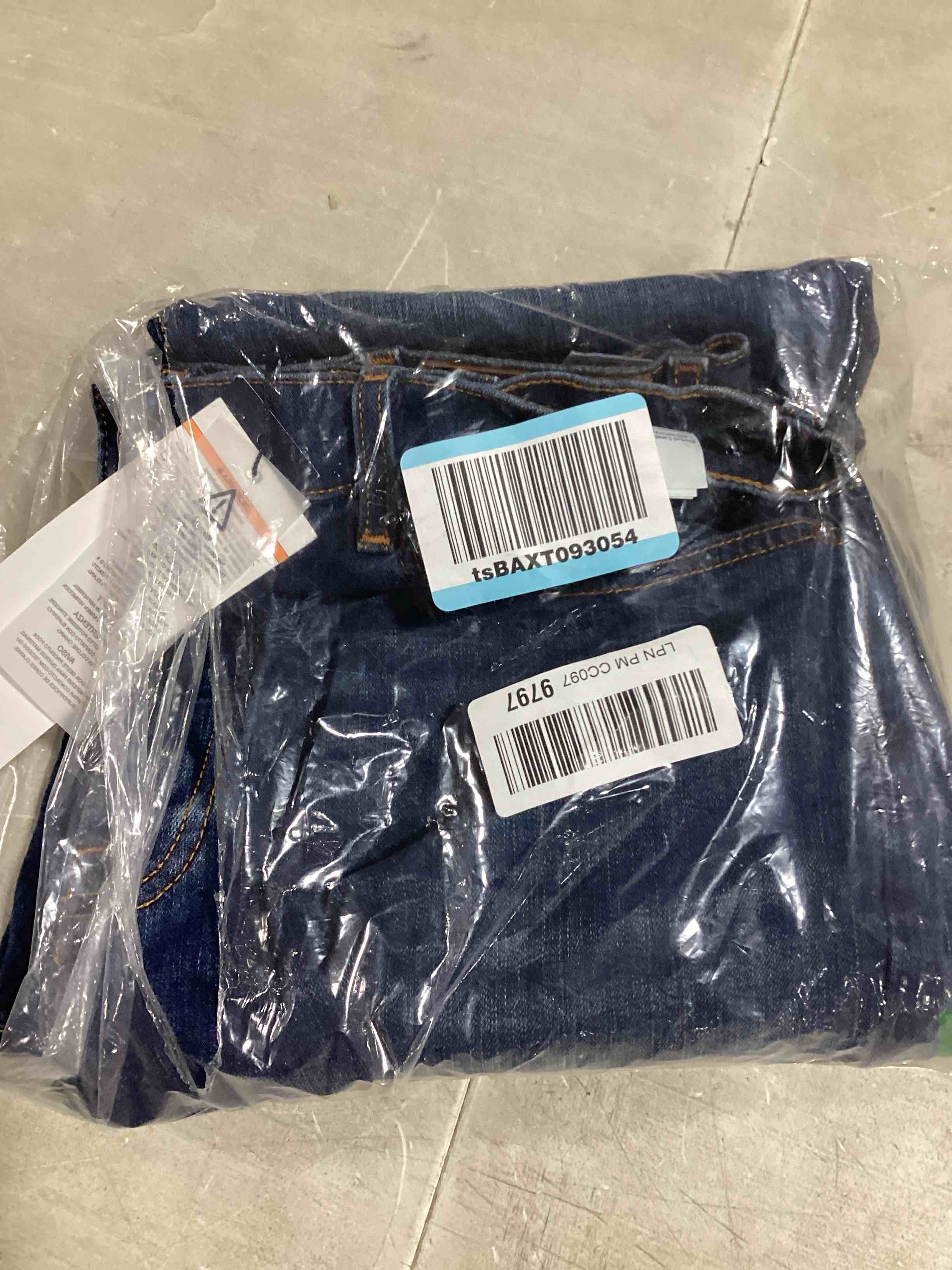 https://s3.amazonaws.com/lotting-images-prod/bidfta/RED6077914_1712242139856.jpeg