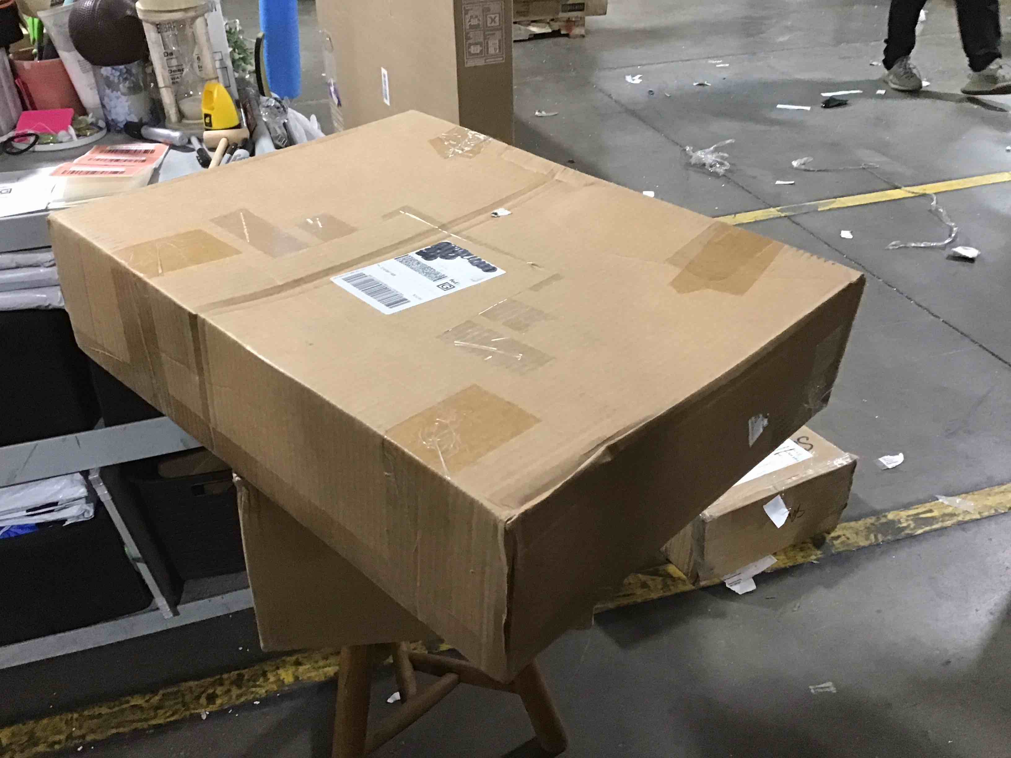 https://s3.amazonaws.com/lotting-images-prod/bidfta/RED6078866_1712328096703.jpeg