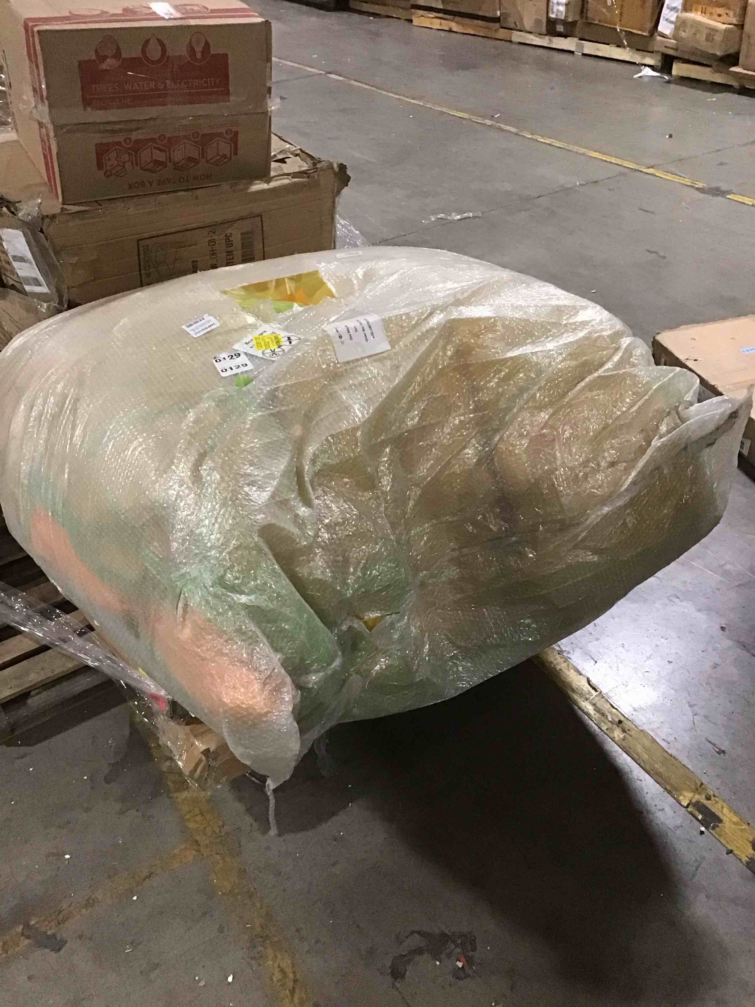 https://s3.amazonaws.com/lotting-images-prod/bidfta/RED6079071_1712667463371.jpeg