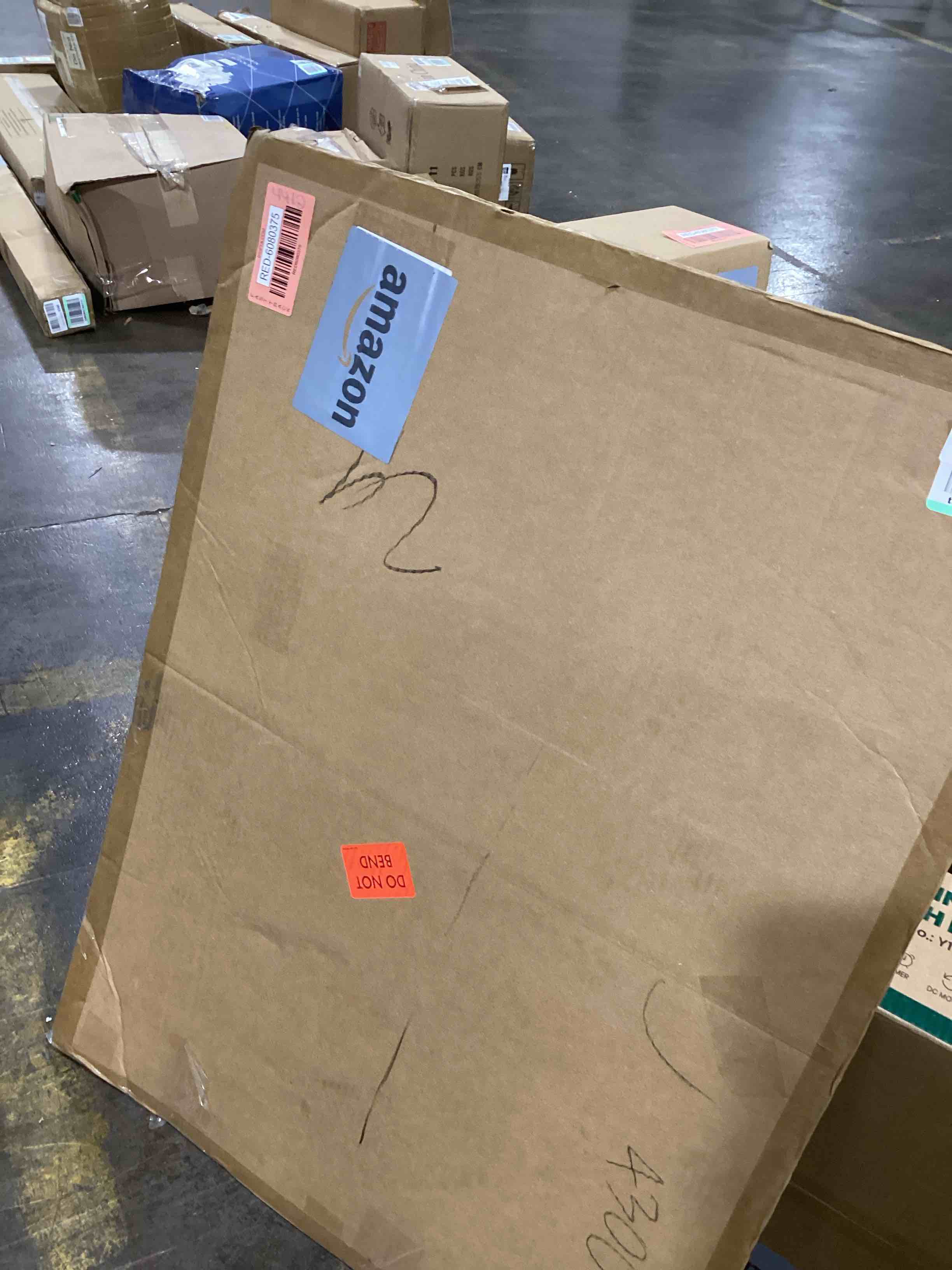 https://s3.amazonaws.com/lotting-images-prod/bidfta/RED6080375_1718113888350.jpeg