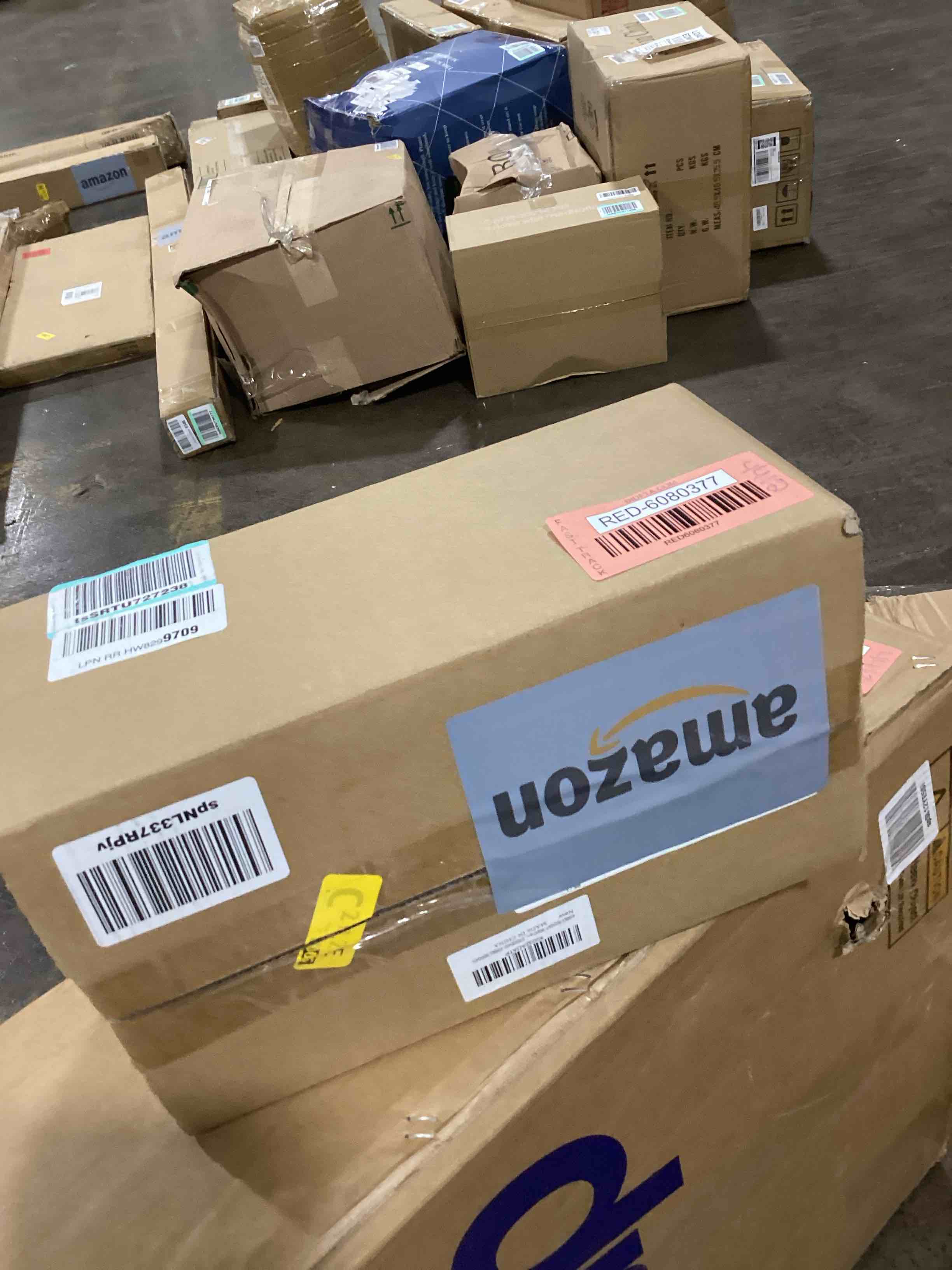 https://s3.amazonaws.com/lotting-images-prod/bidfta/RED6080377_1718113797264.jpeg