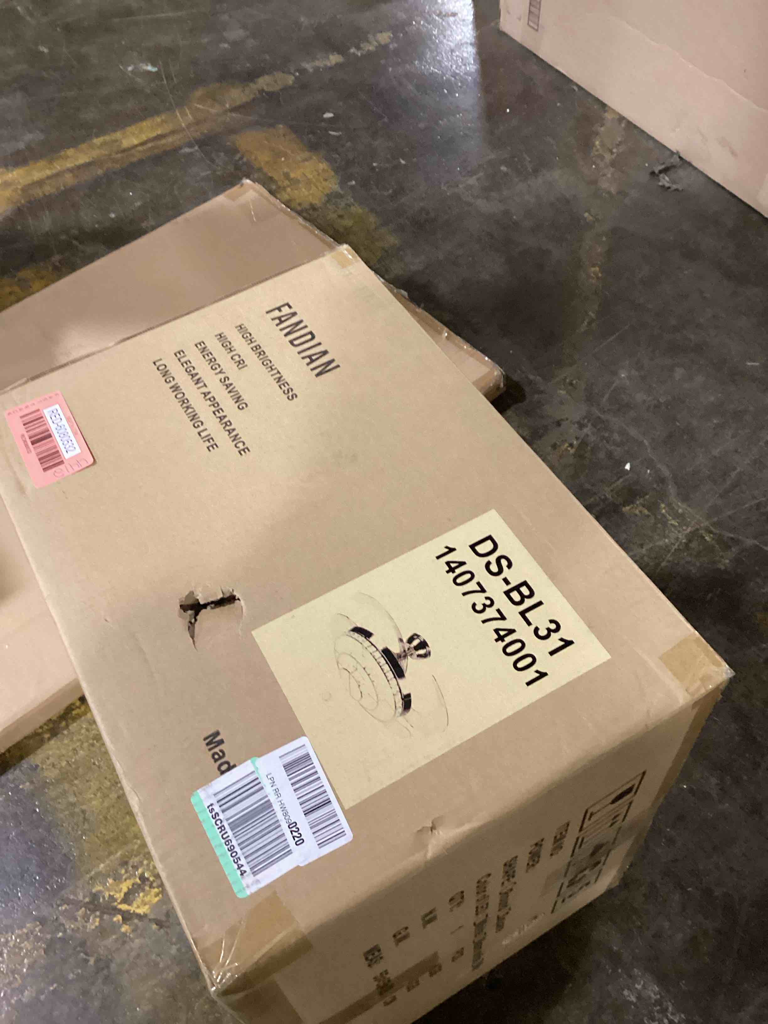 https://s3.amazonaws.com/lotting-images-prod/bidfta/RED6080532_1718117461138.jpeg