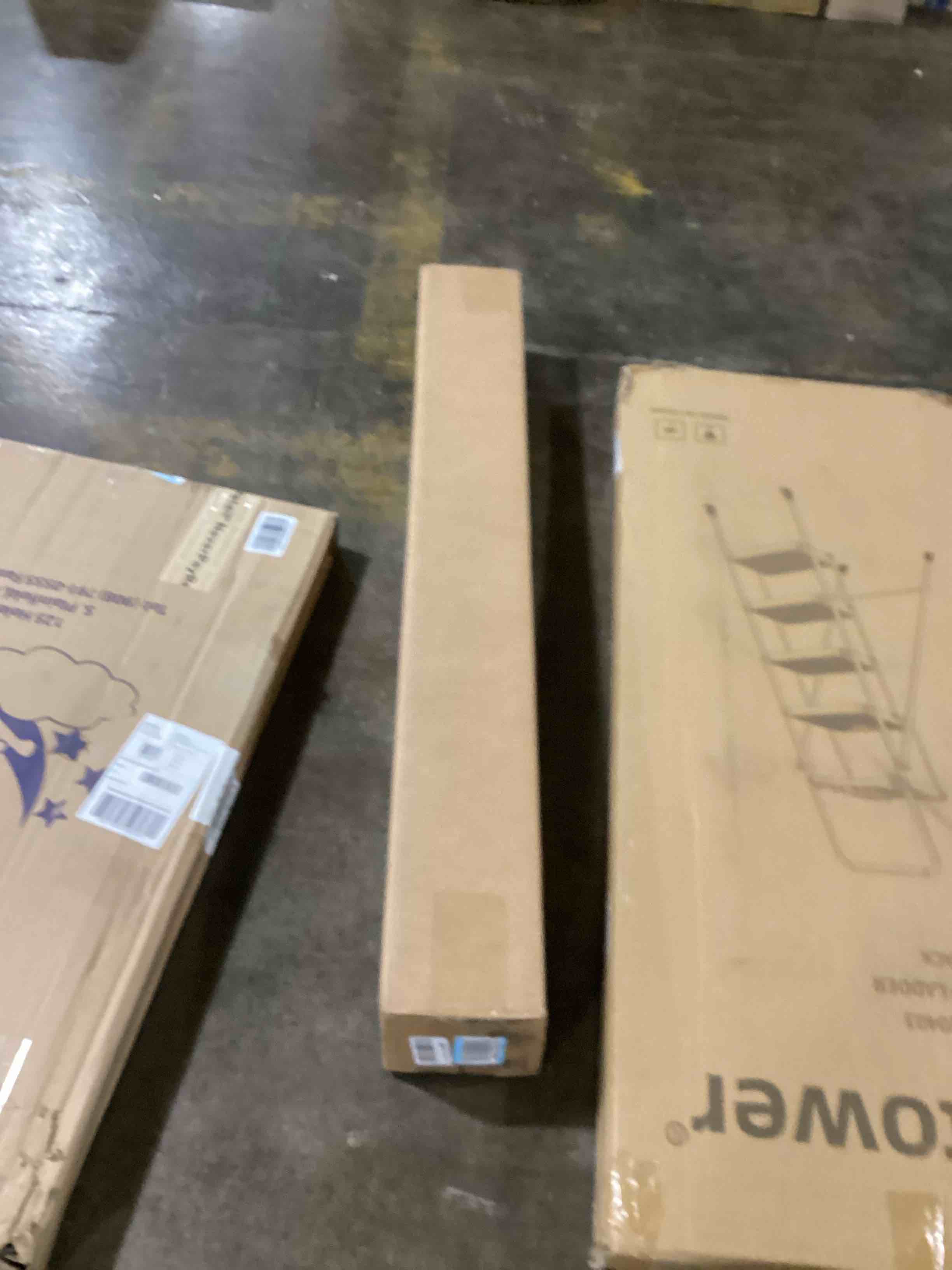 https://s3.amazonaws.com/lotting-images-prod/bidfta/RED6081828_1718722375193.jpeg