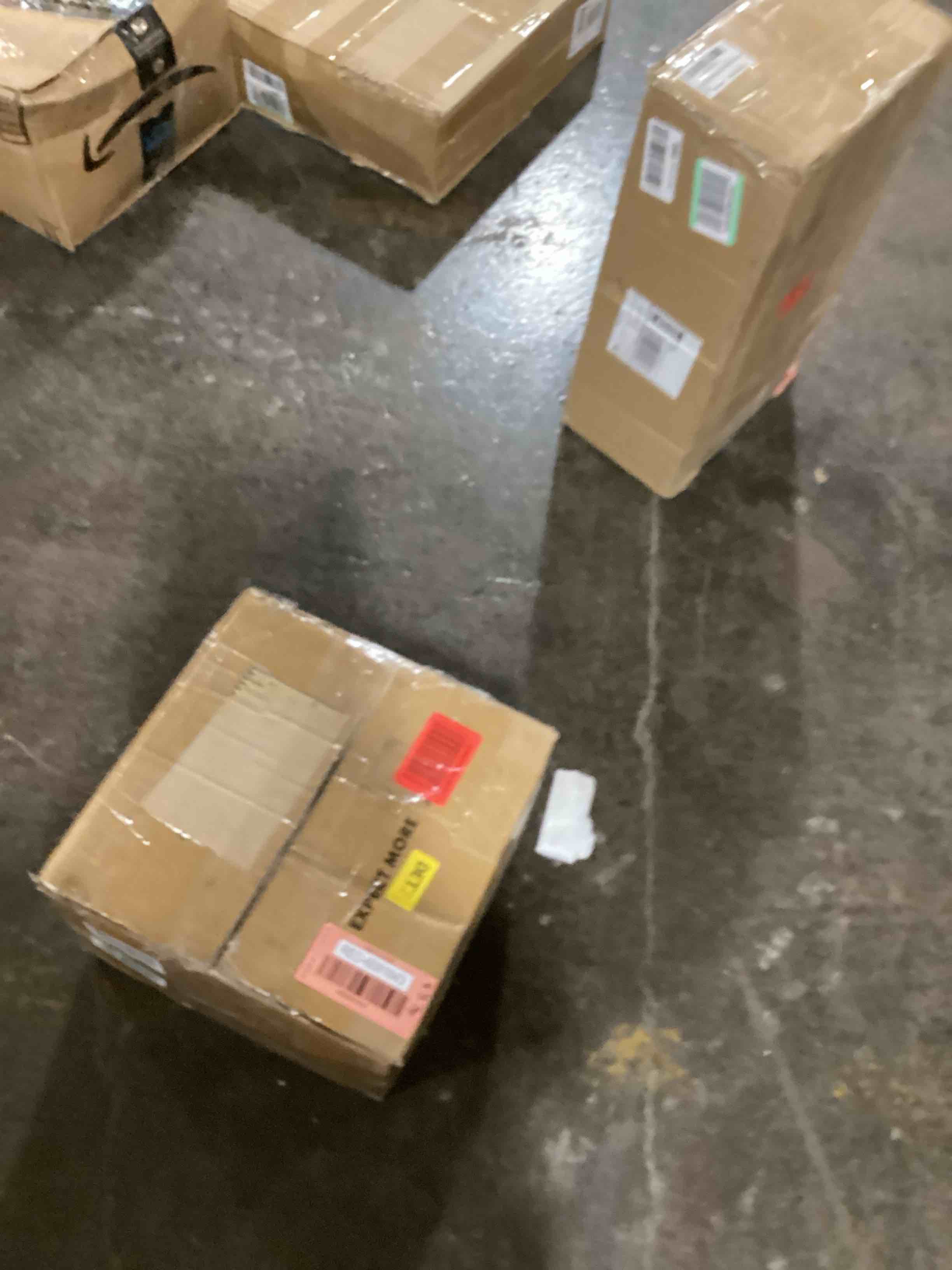 https://s3.amazonaws.com/lotting-images-prod/bidfta/RED6081843_1718723620682.jpeg
