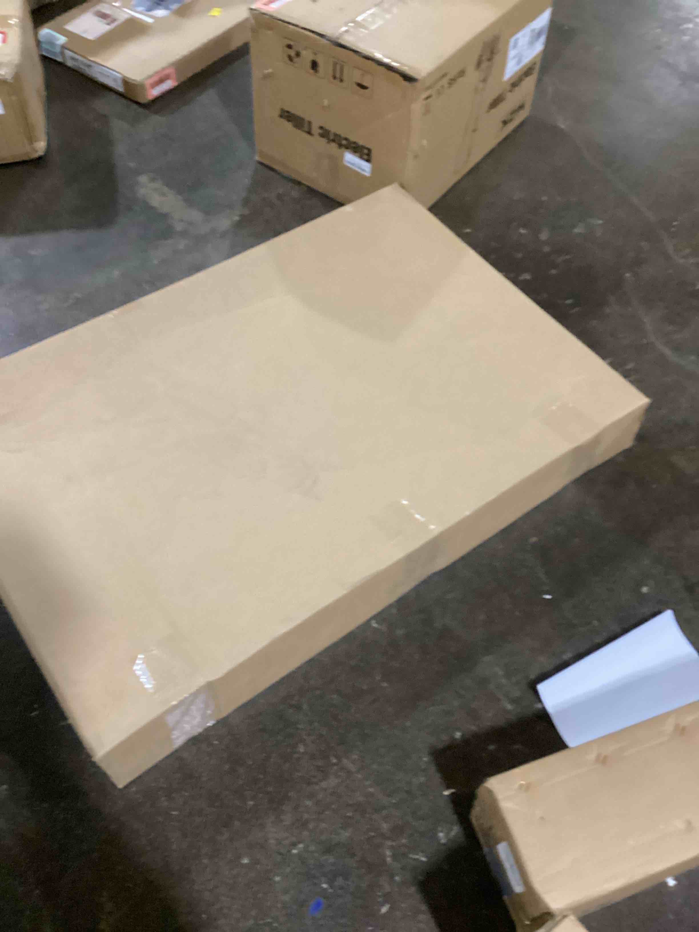 https://s3.amazonaws.com/lotting-images-prod/bidfta/RED6082058_1718737509566.jpeg