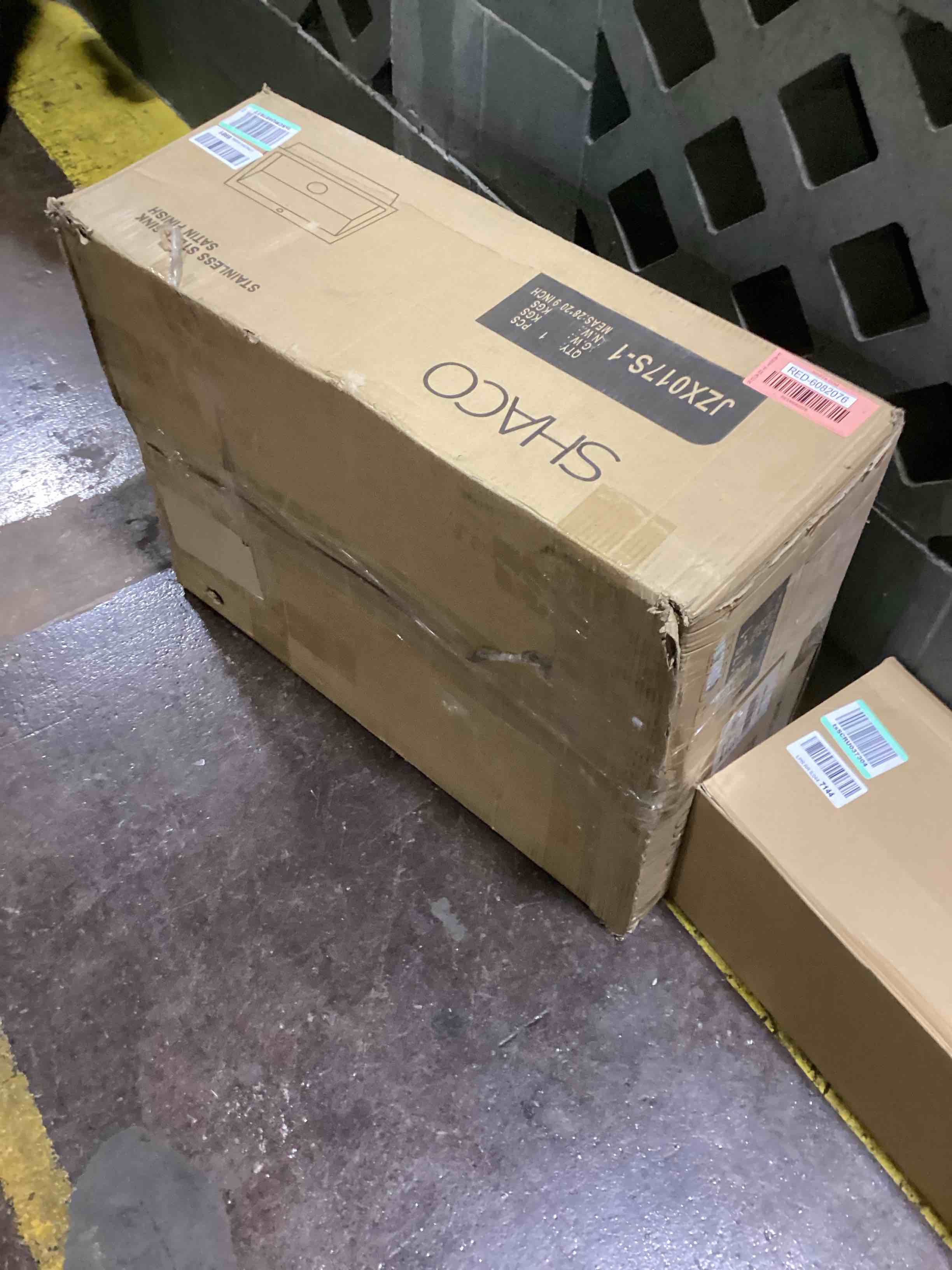 https://s3.amazonaws.com/lotting-images-prod/bidfta/RED6082076_1718739674912.jpeg