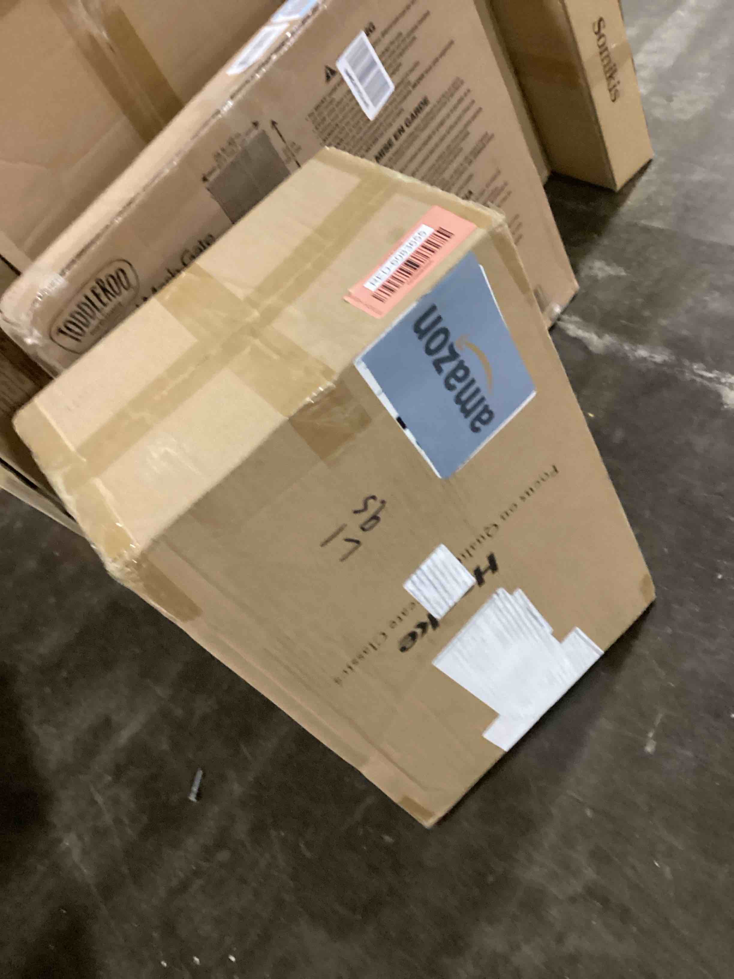 https://s3.amazonaws.com/lotting-images-prod/bidfta/RED6083655_1720713117371.jpeg