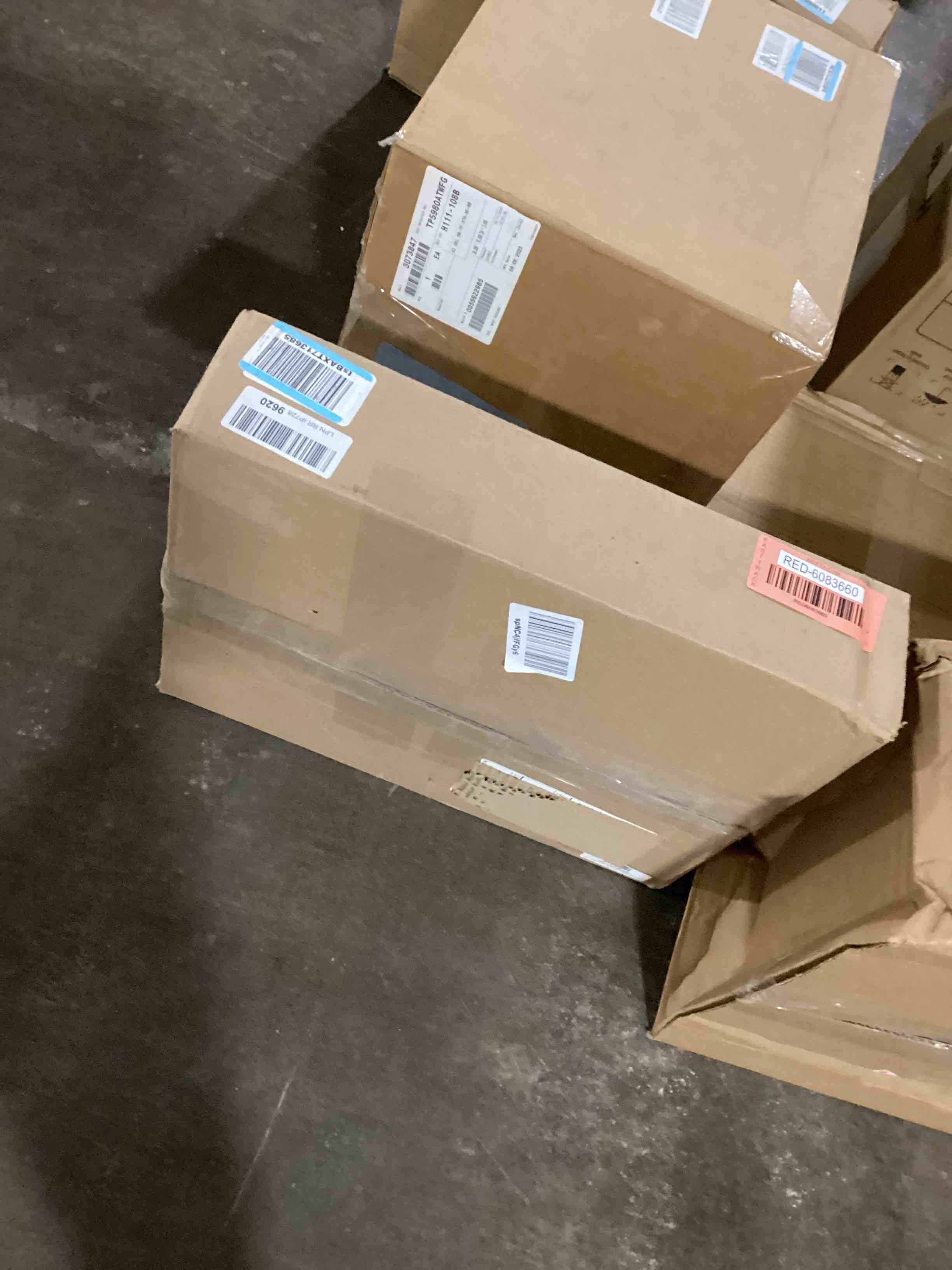 https://s3.amazonaws.com/lotting-images-prod/bidfta/RED6083660_1720712769456.jpeg