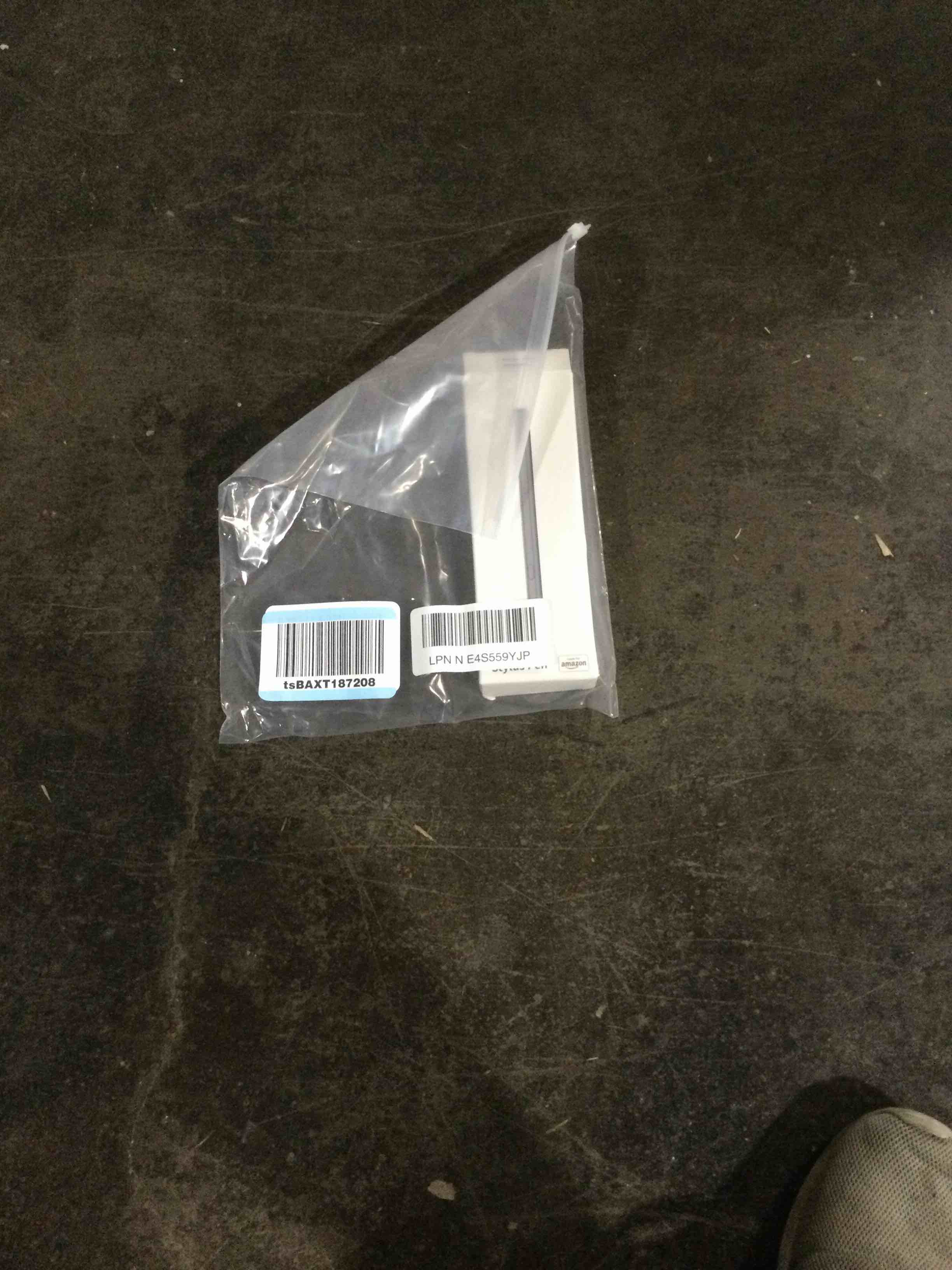 https://s3.amazonaws.com/lotting-images-prod/bidfta/RED6084326_1721407995632.jpeg