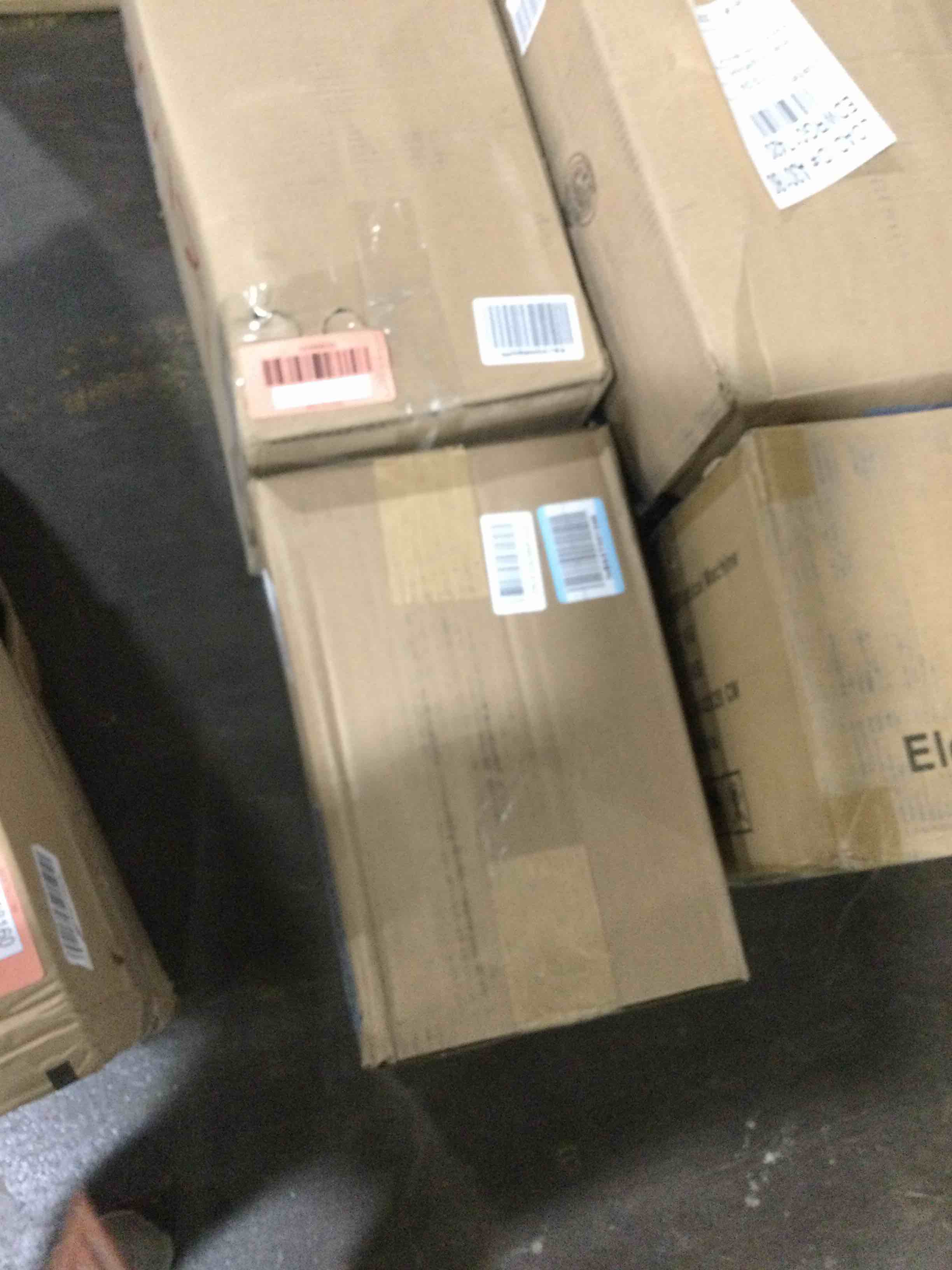 https://s3.amazonaws.com/lotting-images-prod/bidfta/RED6088164_1721138163211.jpeg