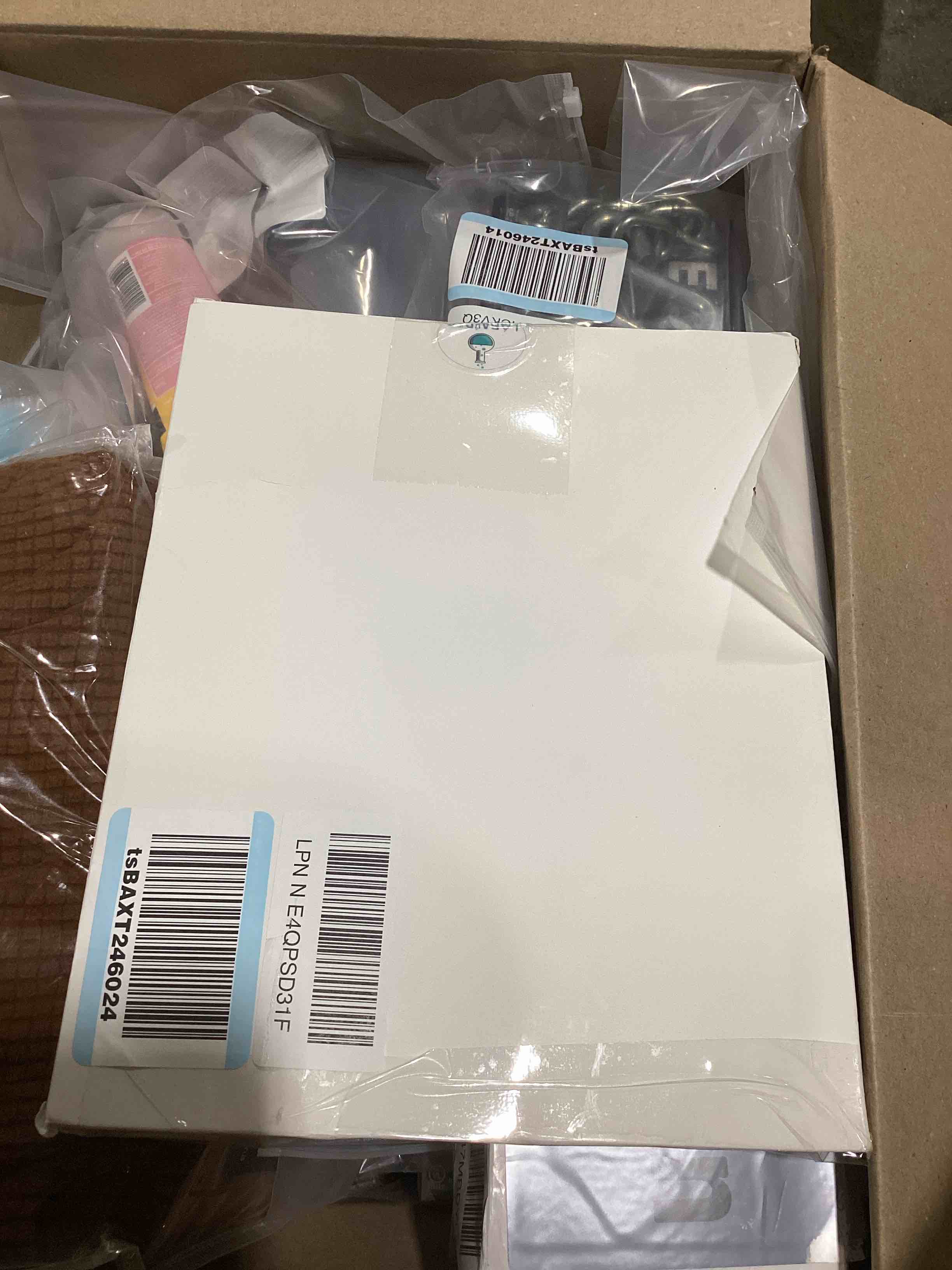 https://s3.amazonaws.com/lotting-images-prod/bidfta/RED6091769_1723735329534.jpeg