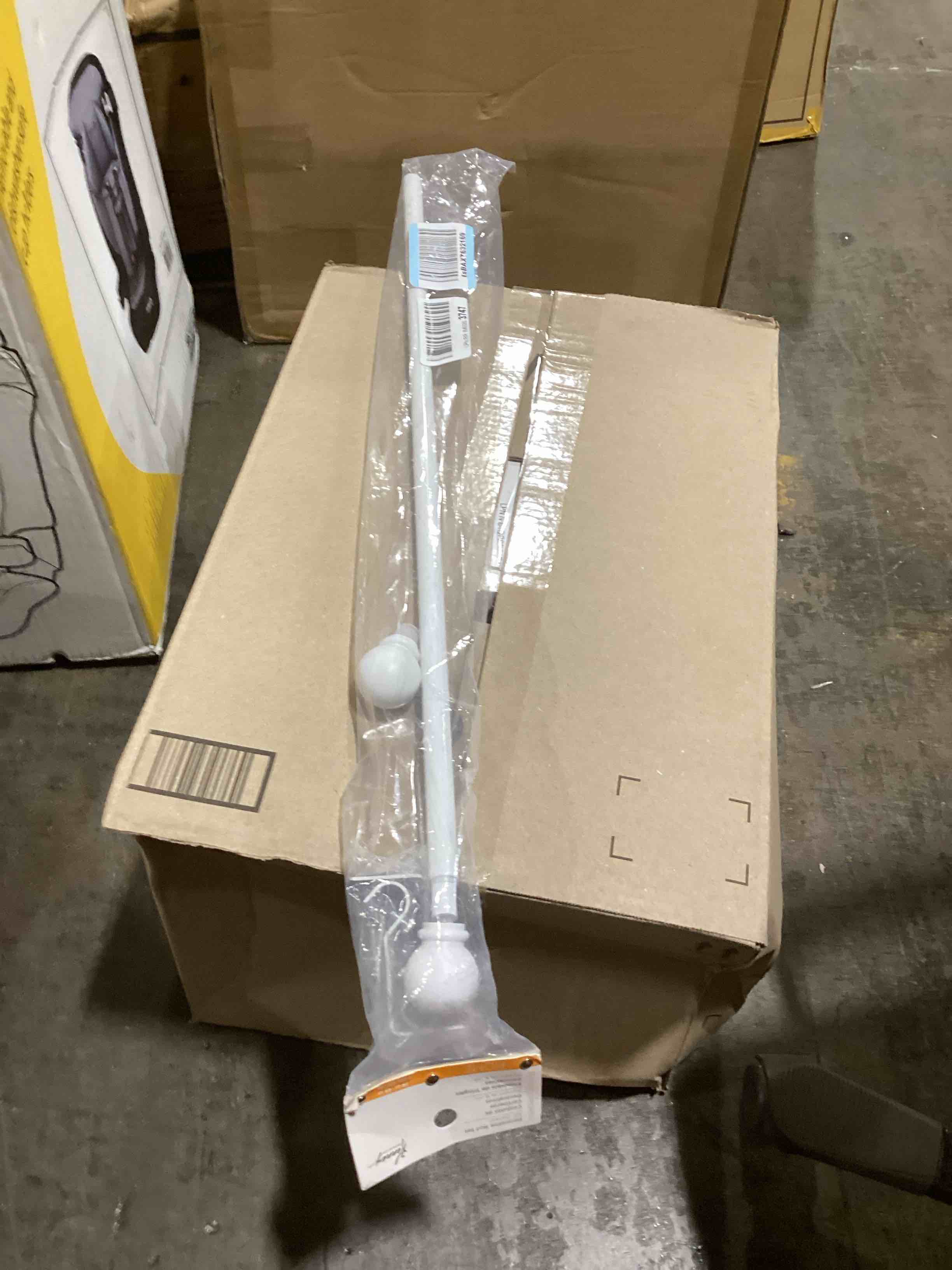 https://s3.amazonaws.com/lotting-images-prod/bidfta/RED6091770_1723735242260.jpeg