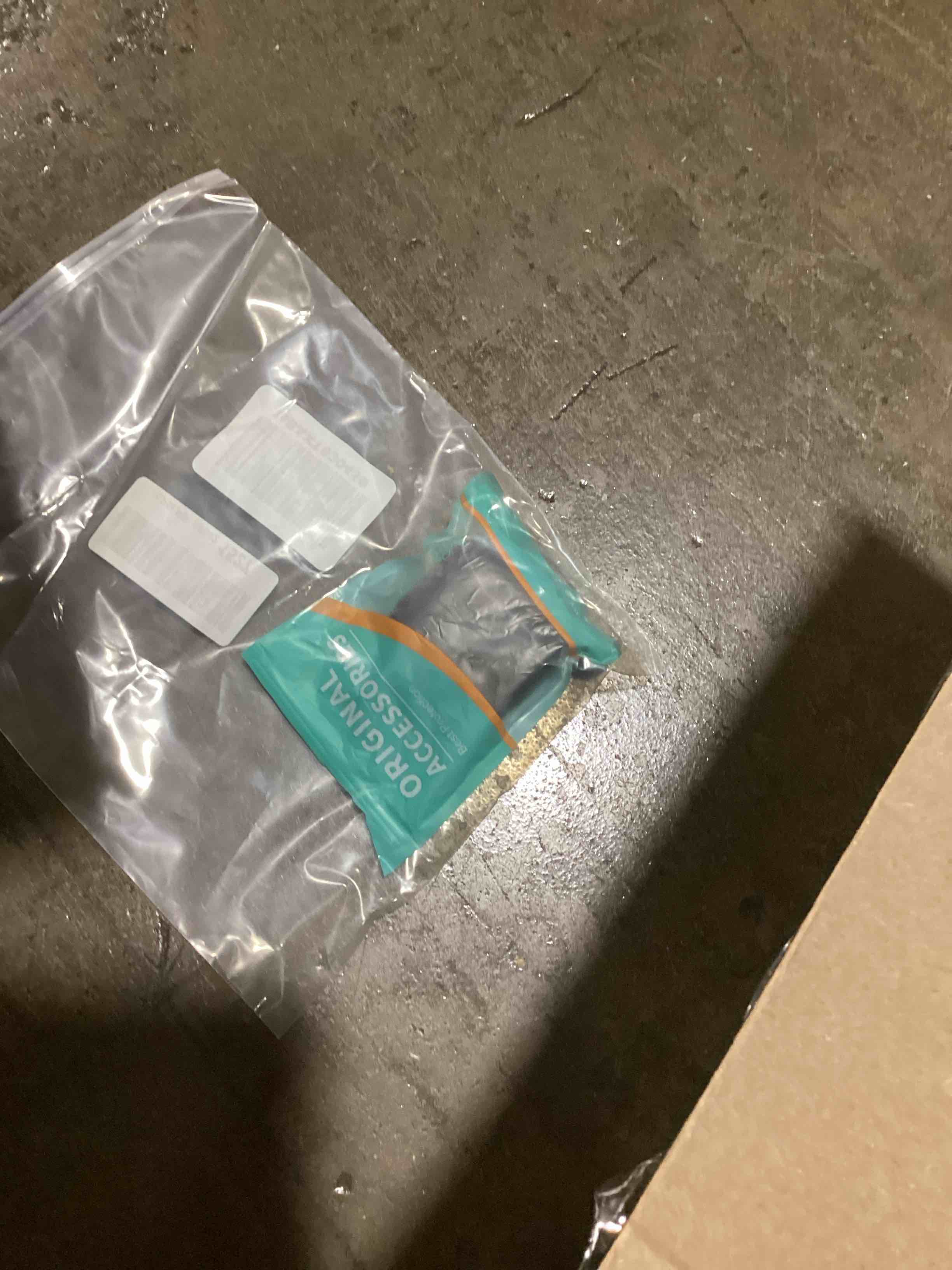 https://s3.amazonaws.com/lotting-images-prod/bidfta/RED6091812_1723737279720.jpeg