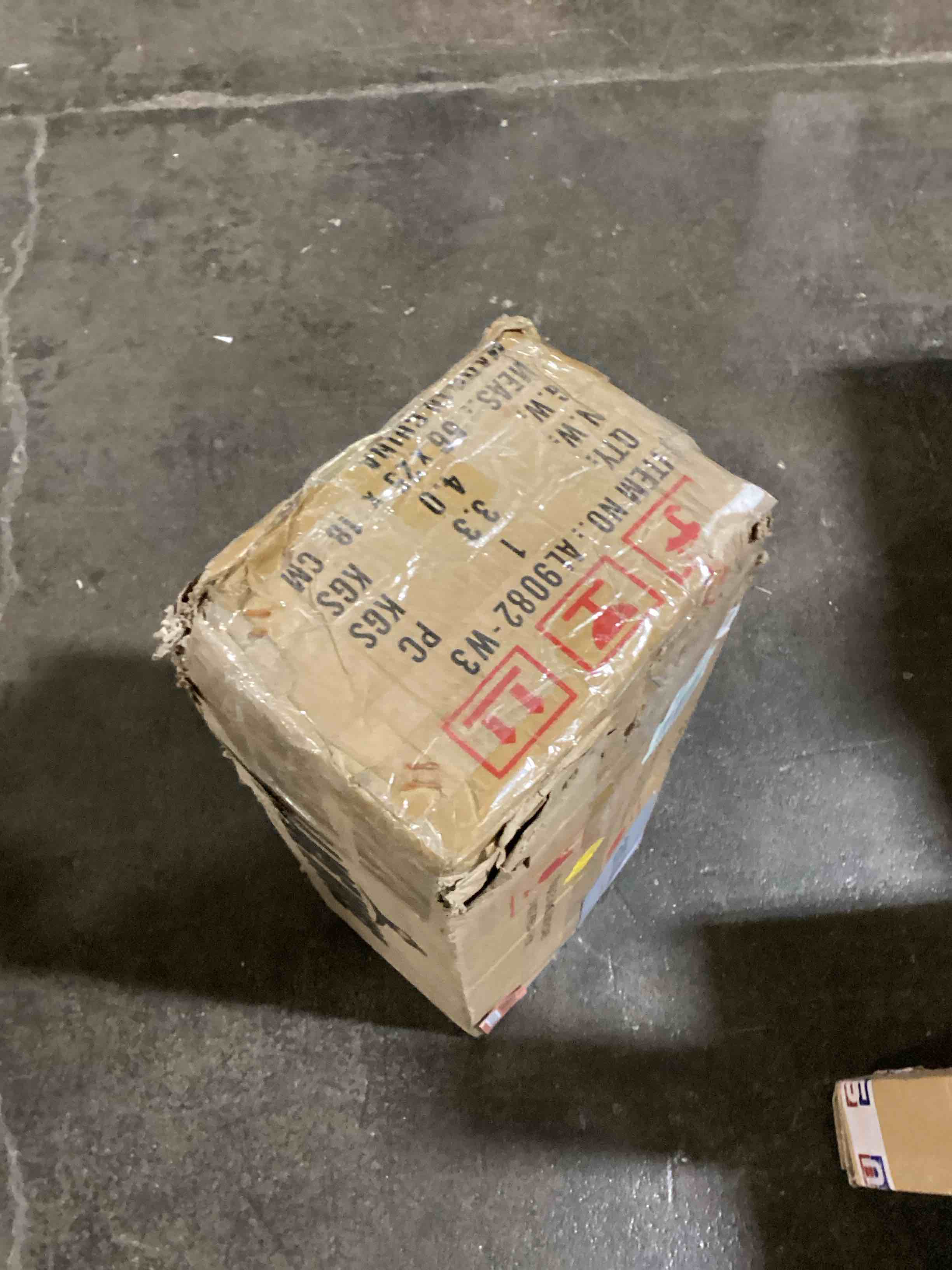 https://s3.amazonaws.com/lotting-images-prod/bidfta/RED6092474_1716576632990.jpeg
