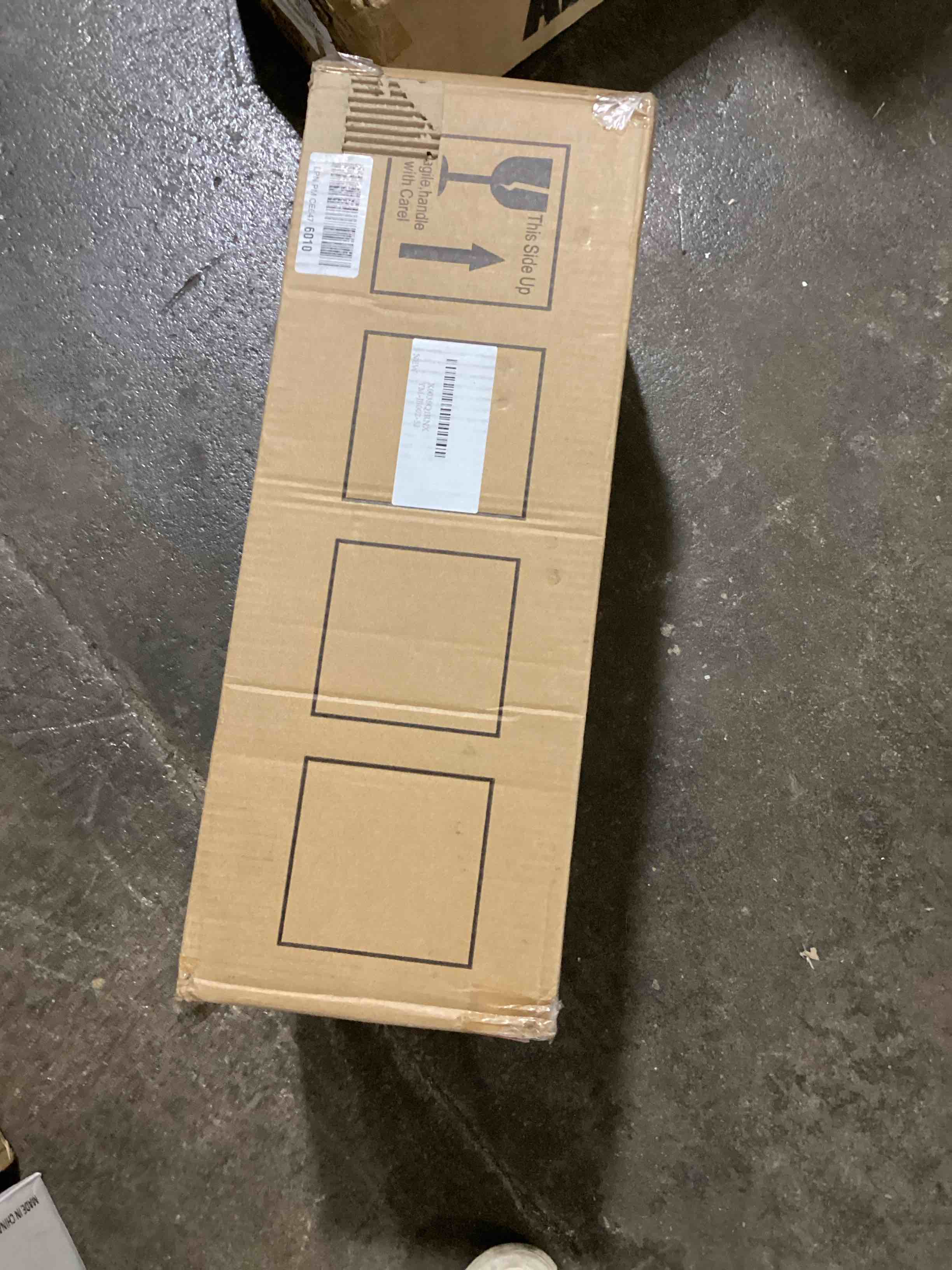 https://s3.amazonaws.com/lotting-images-prod/bidfta/RED6092478_1716574981938.jpeg