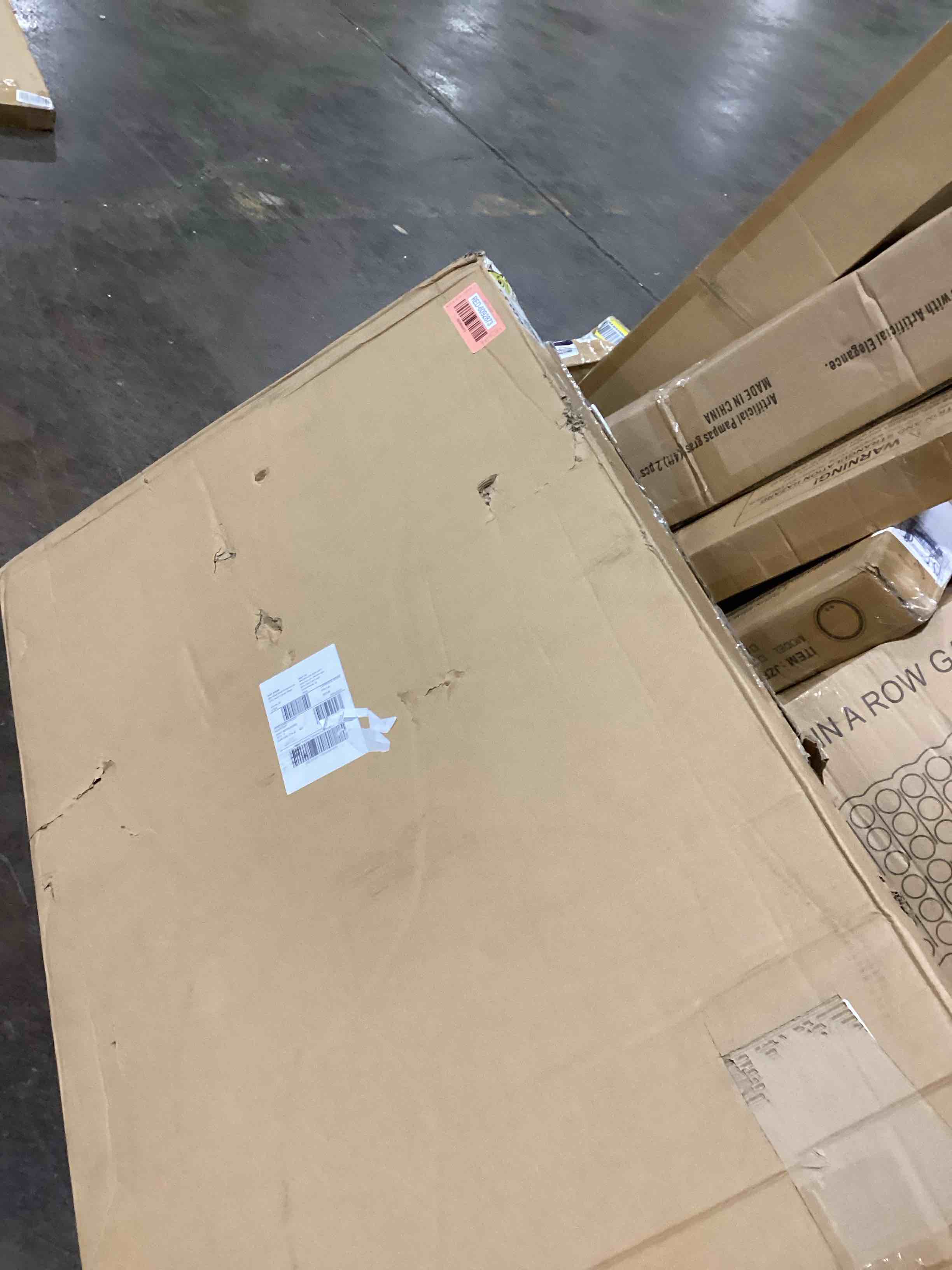 https://s3.amazonaws.com/lotting-images-prod/bidfta/RED6092873_1716920598562.jpeg