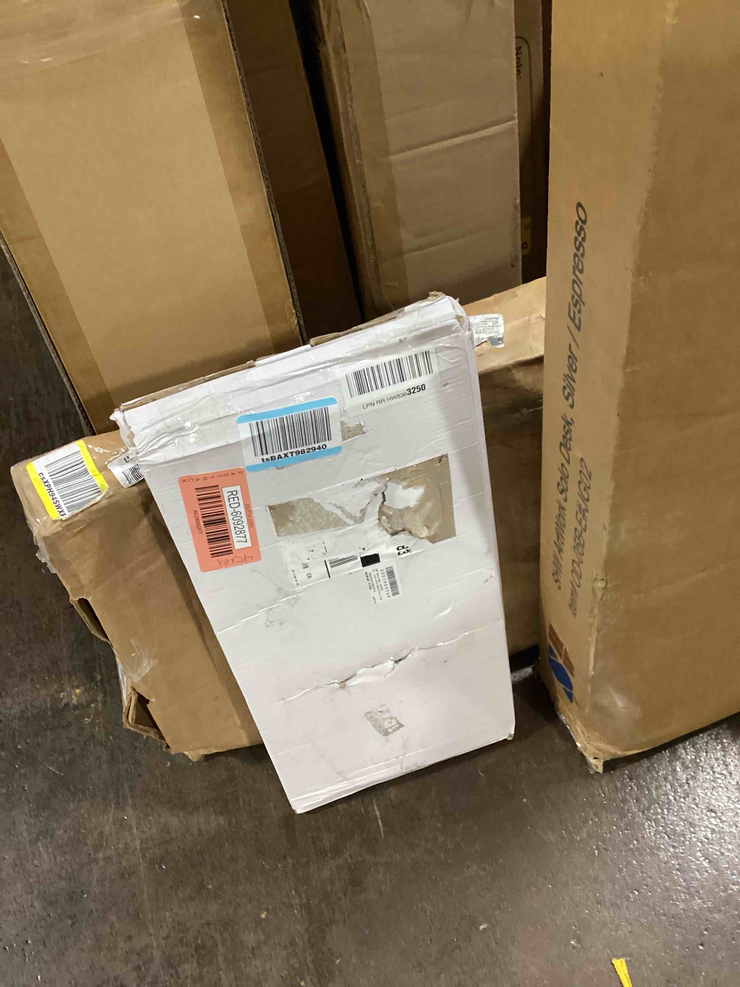 https://s3.amazonaws.com/lotting-images-prod/bidfta/RED6092877_1716920361236.jpeg