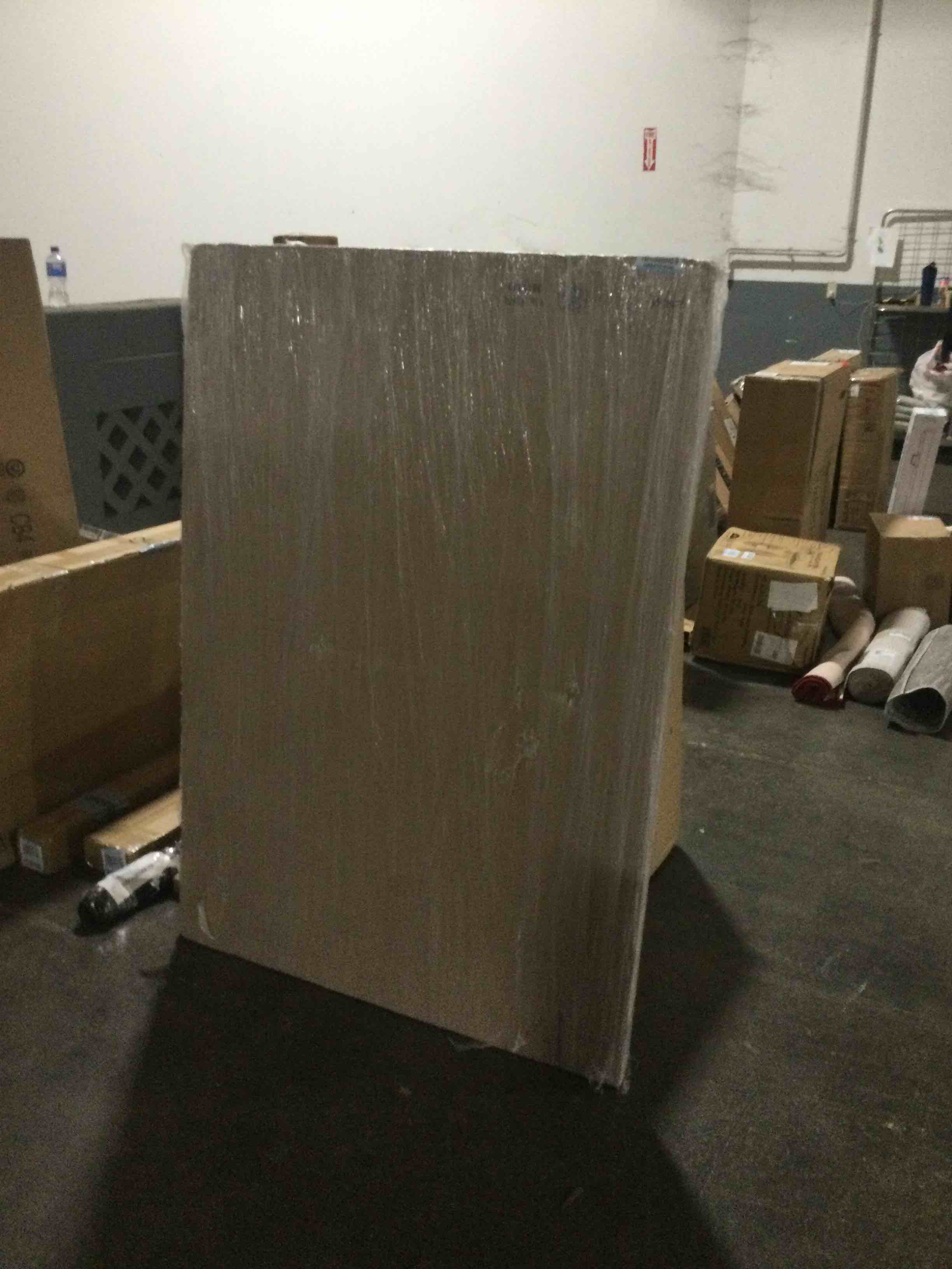 https://s3.amazonaws.com/lotting-images-prod/bidfta/RED6092900_1716989041837.jpeg