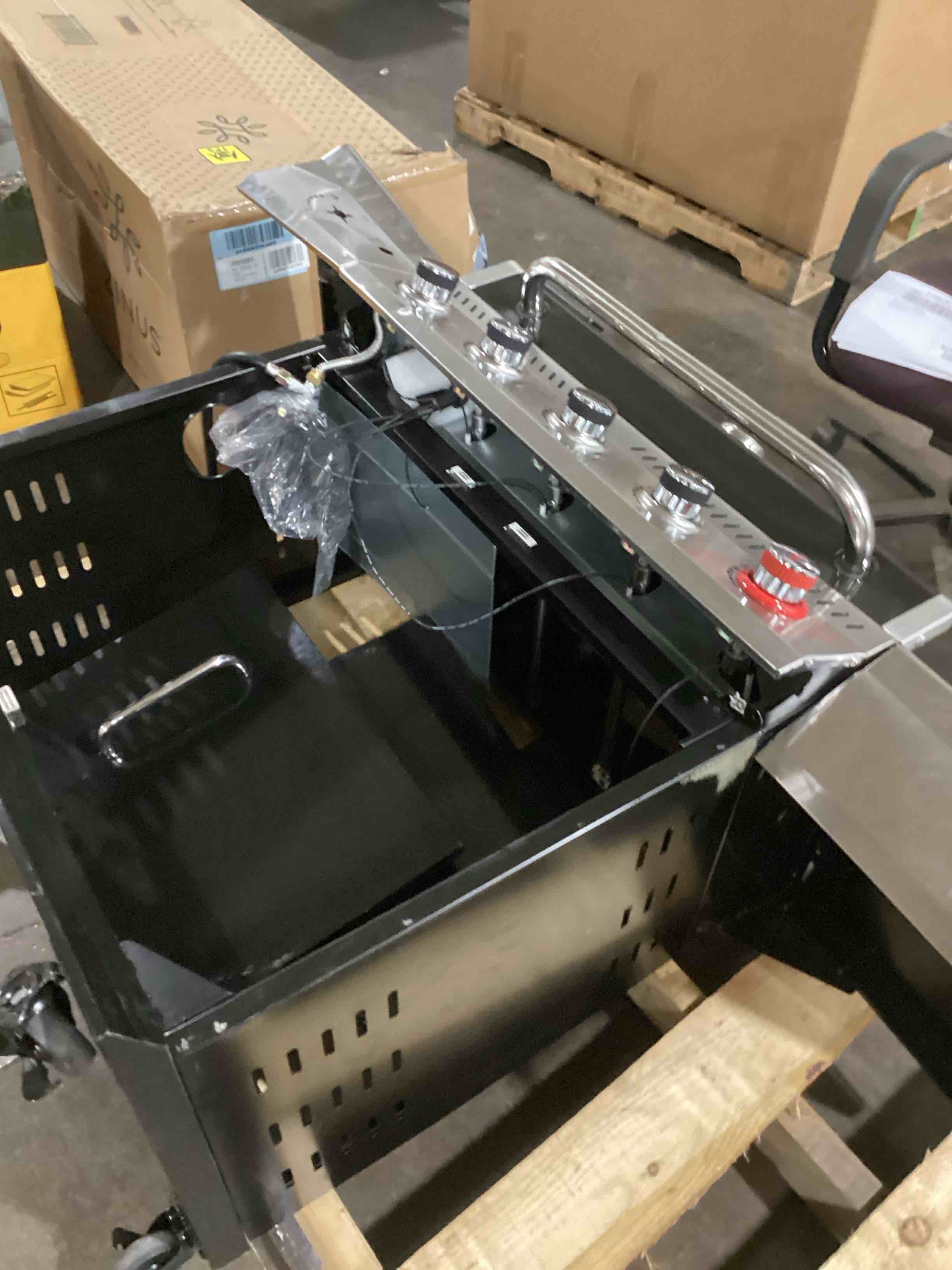 https://s3.amazonaws.com/lotting-images-prod/bidfta/RED6094121_1719603848218.jpeg
