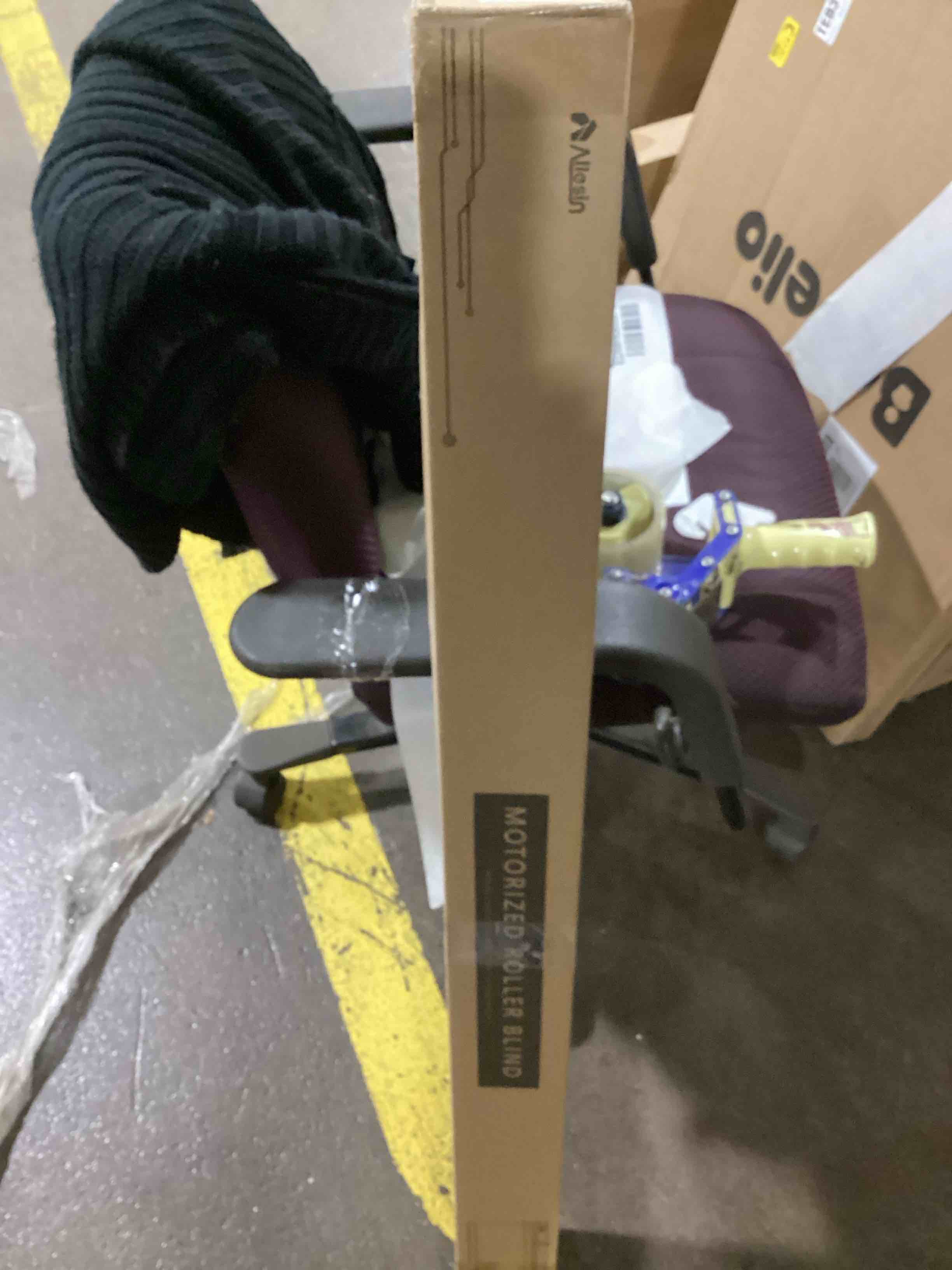 https://s3.amazonaws.com/lotting-images-prod/bidfta/RED6094330_1719842271856.jpeg