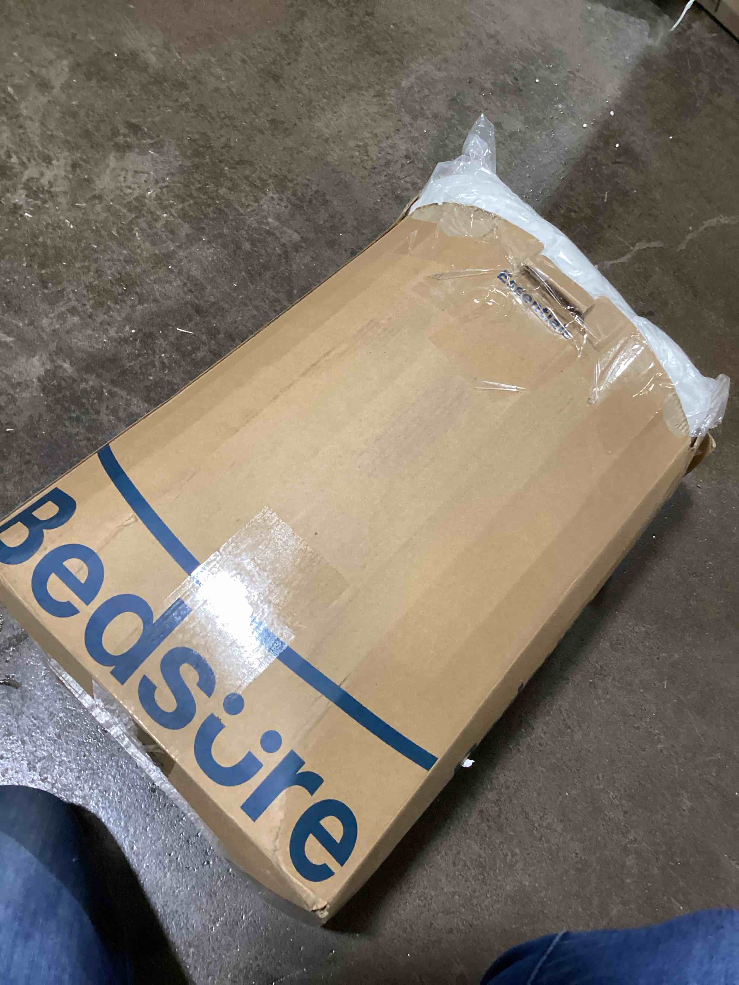 https://s3.amazonaws.com/lotting-images-prod/bidfta/RED6095676_1716215762013.jpeg