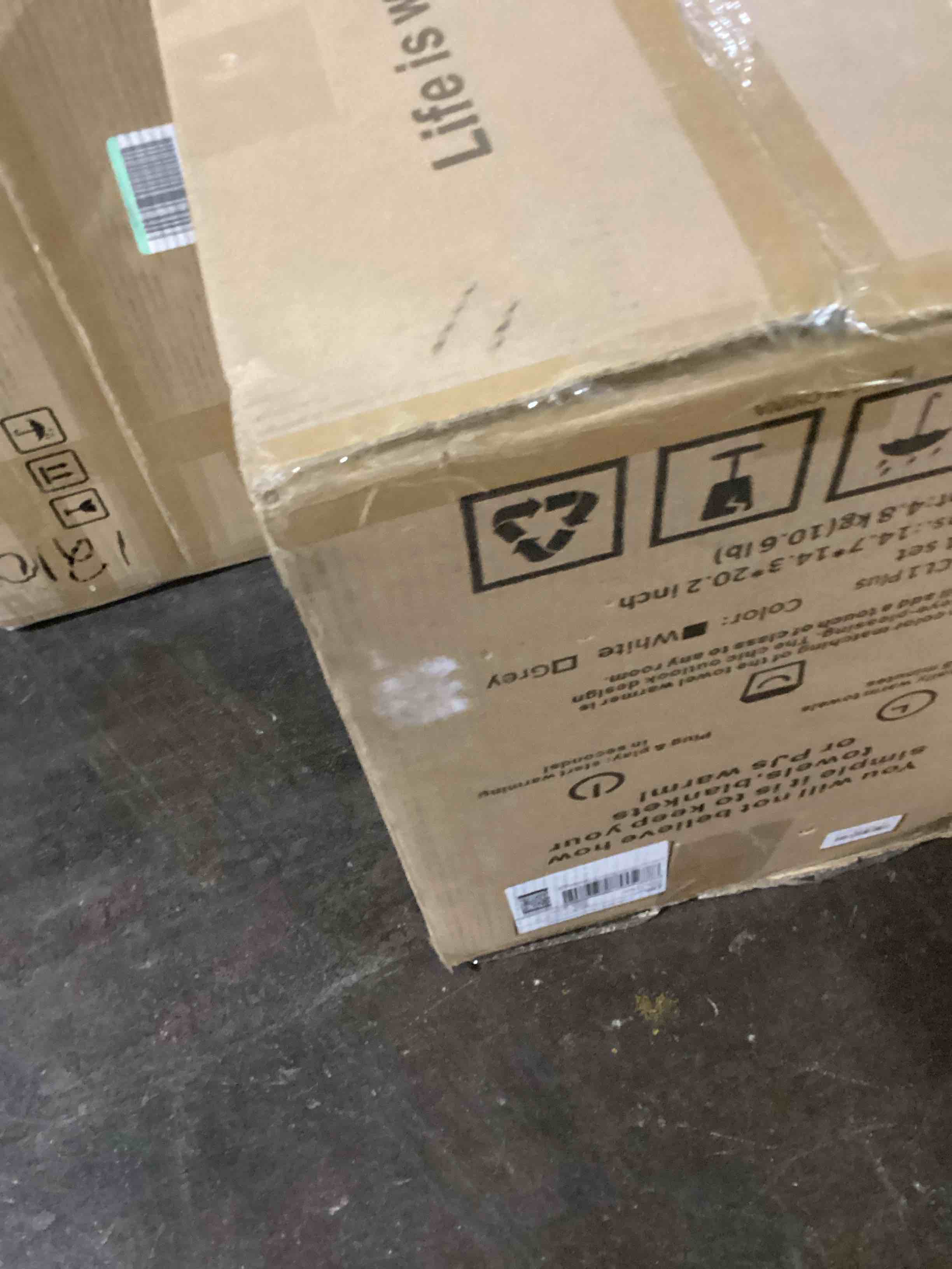 https://s3.amazonaws.com/lotting-images-prod/bidfta/RED6095721_1716309822885.jpeg