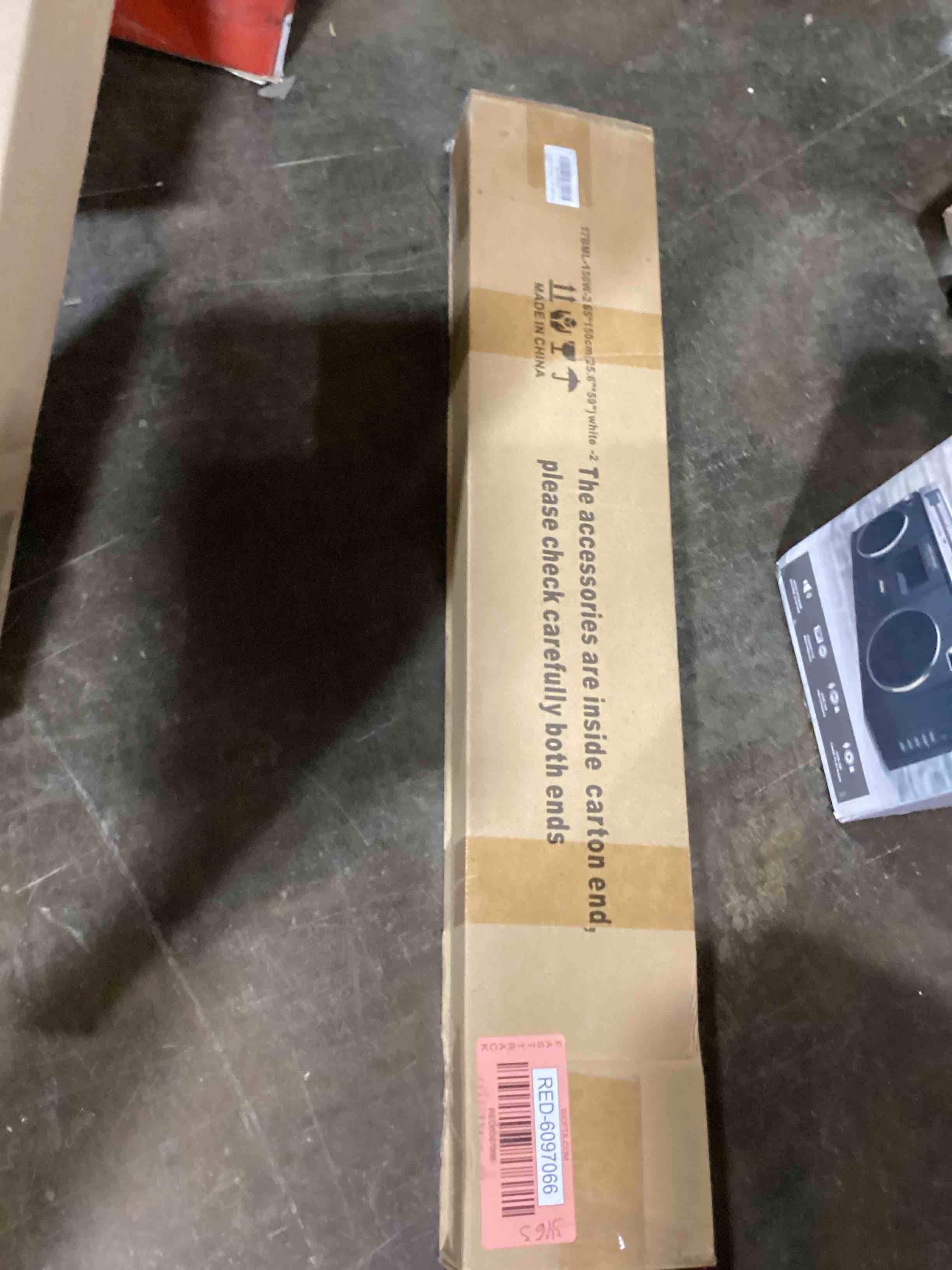 https://s3.amazonaws.com/lotting-images-prod/bidfta/RED6097219_1714740112256.jpeg