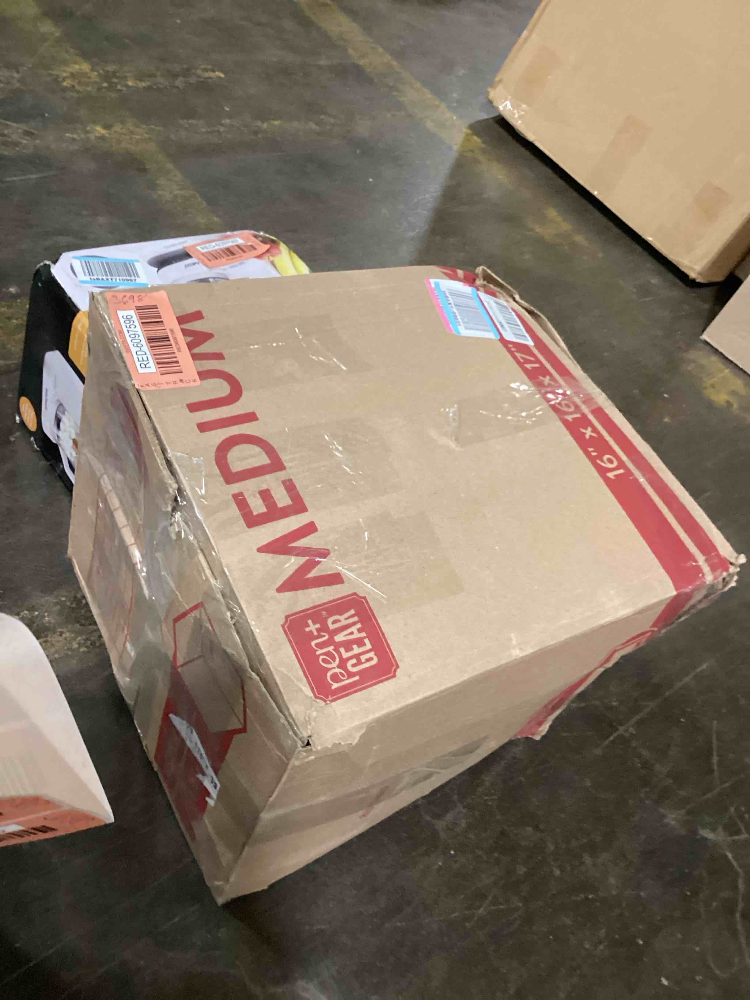 https://s3.amazonaws.com/lotting-images-prod/bidfta/RED6097596_1715607346386.jpeg