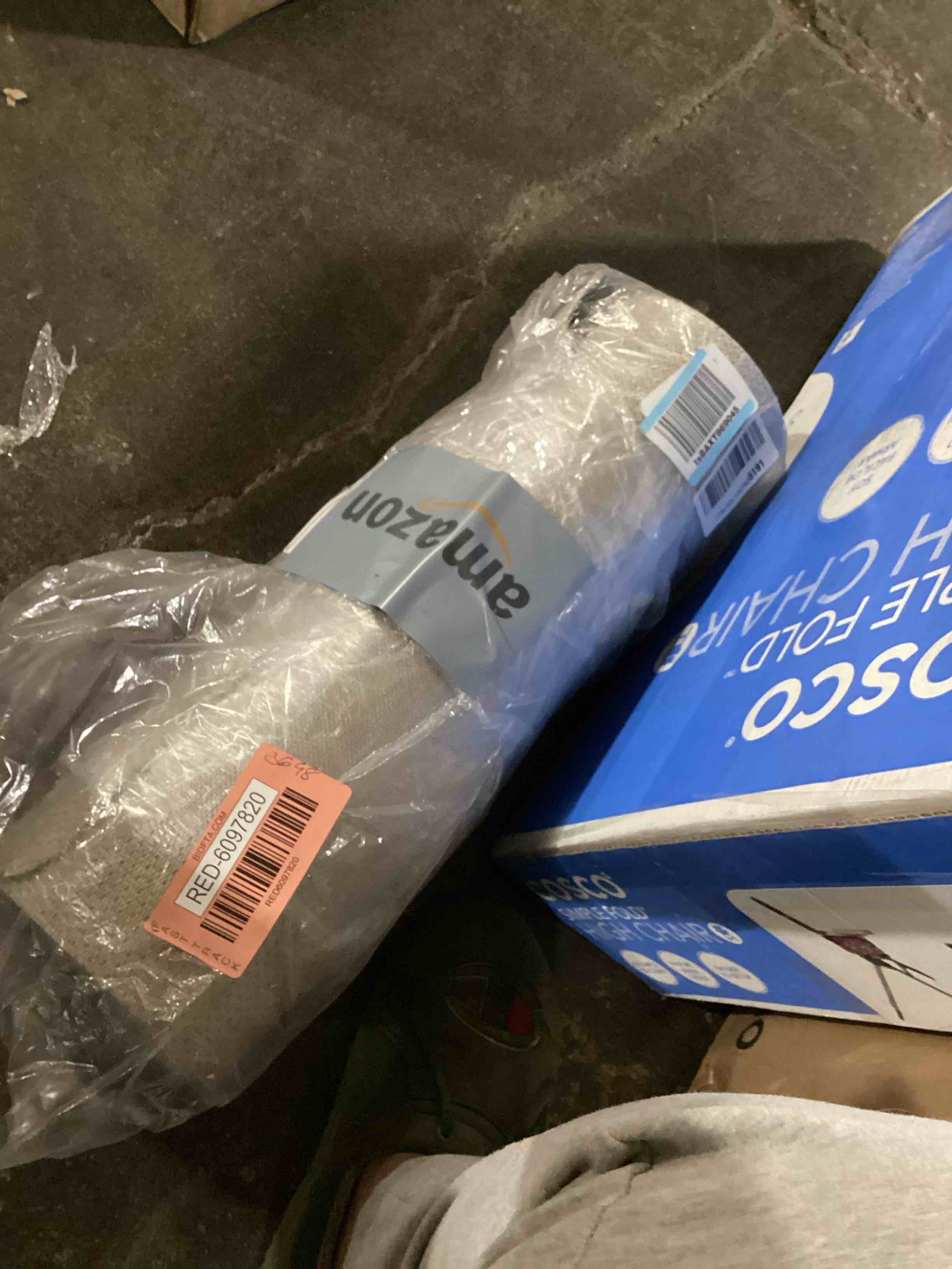 https://s3.amazonaws.com/lotting-images-prod/bidfta/RED6097820_1715610471312.jpeg