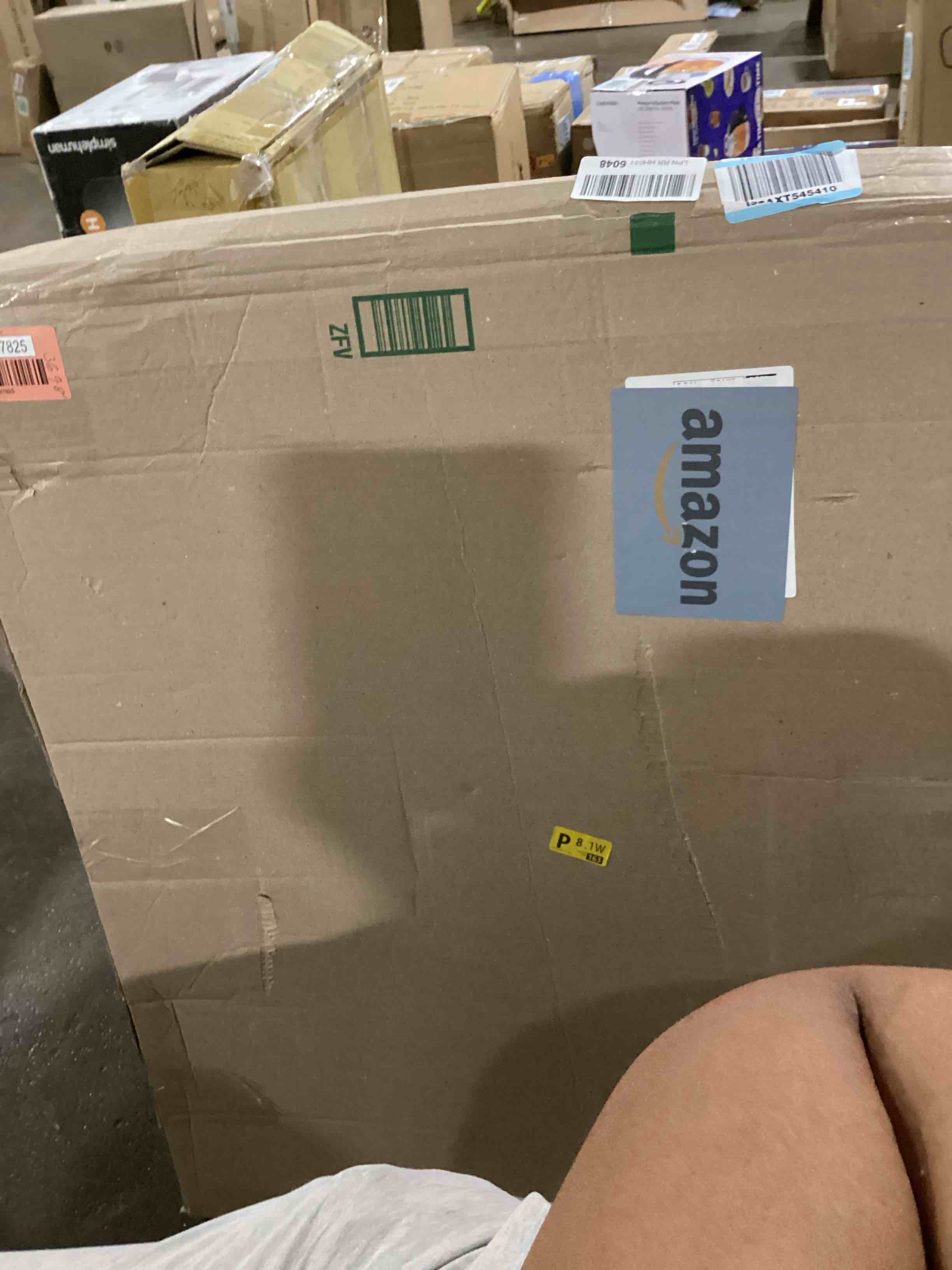https://s3.amazonaws.com/lotting-images-prod/bidfta/RED6097825_1715610747525.jpeg