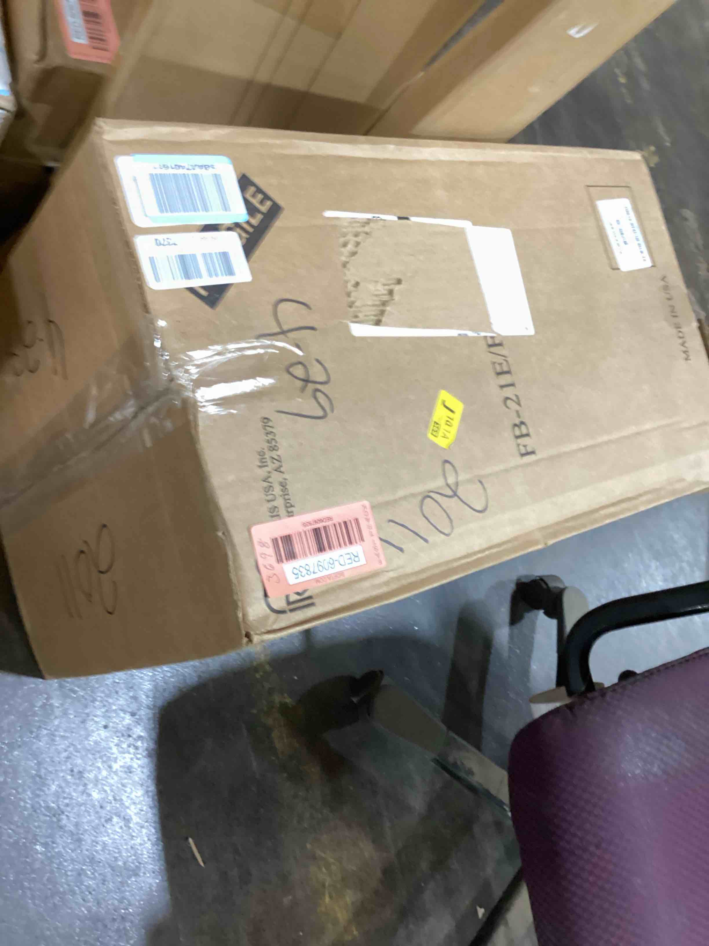 https://s3.amazonaws.com/lotting-images-prod/bidfta/RED6097835_1715605554426.jpeg
