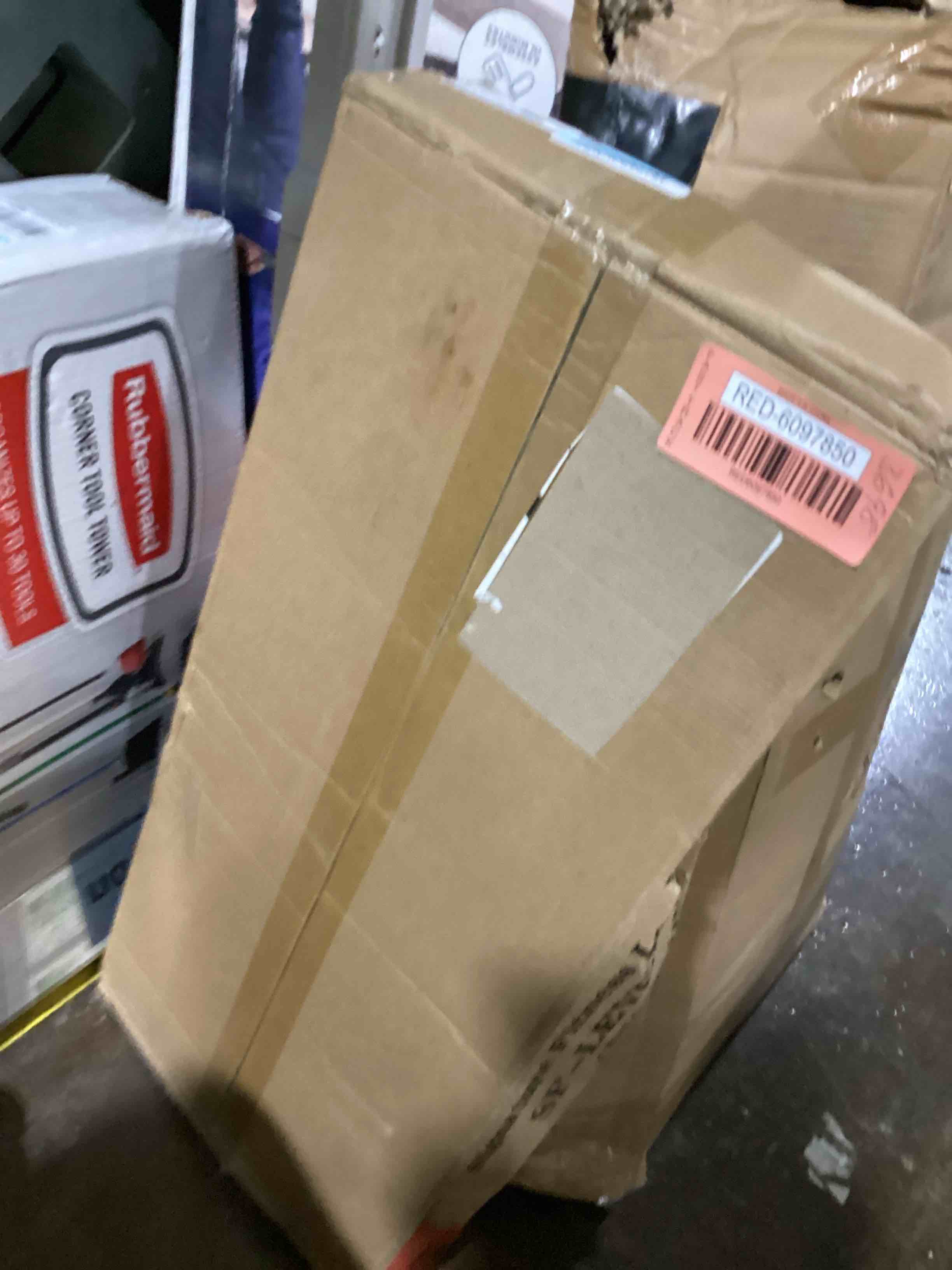 https://s3.amazonaws.com/lotting-images-prod/bidfta/RED6097850_1715611428293.jpeg